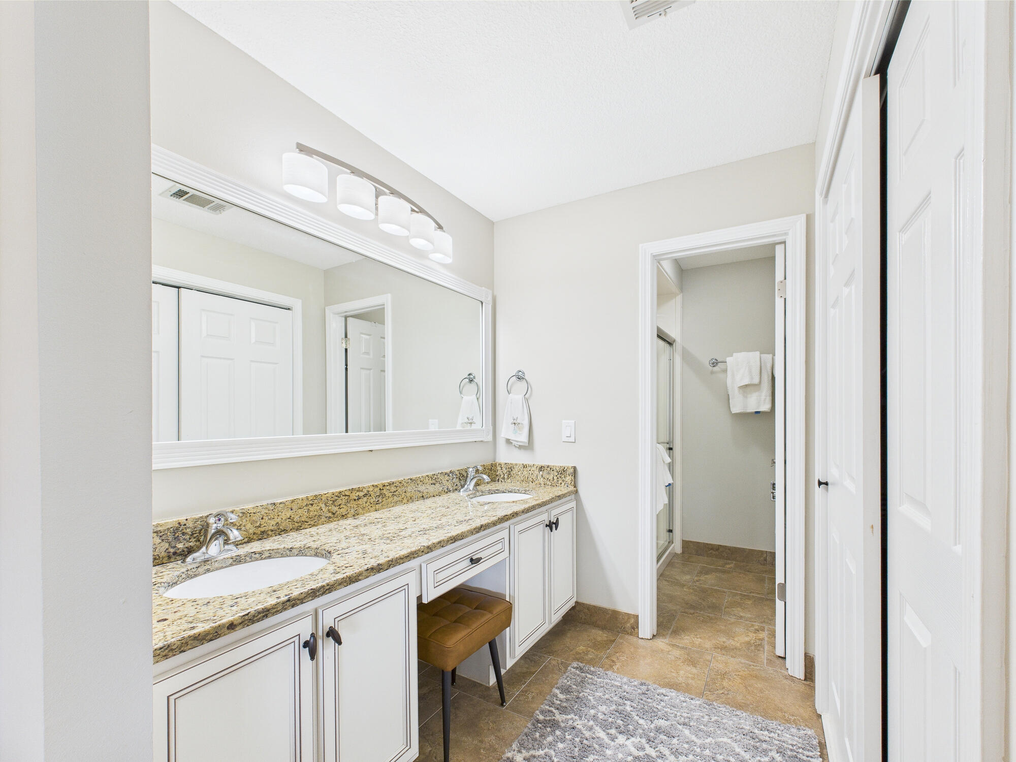 LAKESIDE CONDO AT BLUEWATER BAY - Residential
