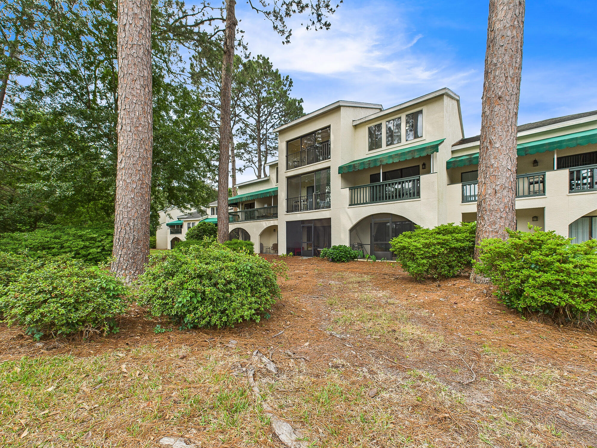 LAKESIDE CONDO AT BLUEWATER BAY - Residential