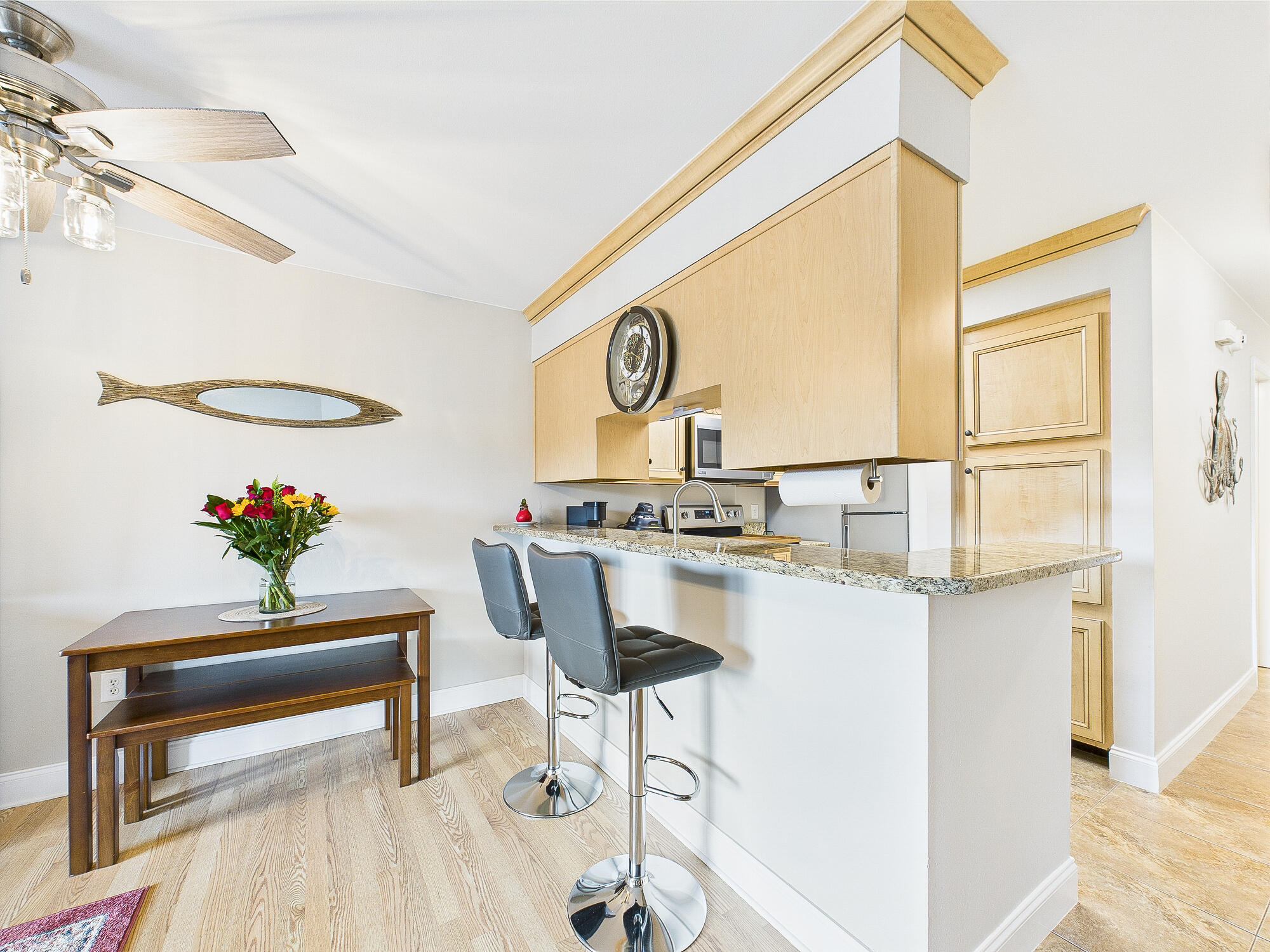 LAKESIDE CONDO AT BLUEWATER BAY - Residential