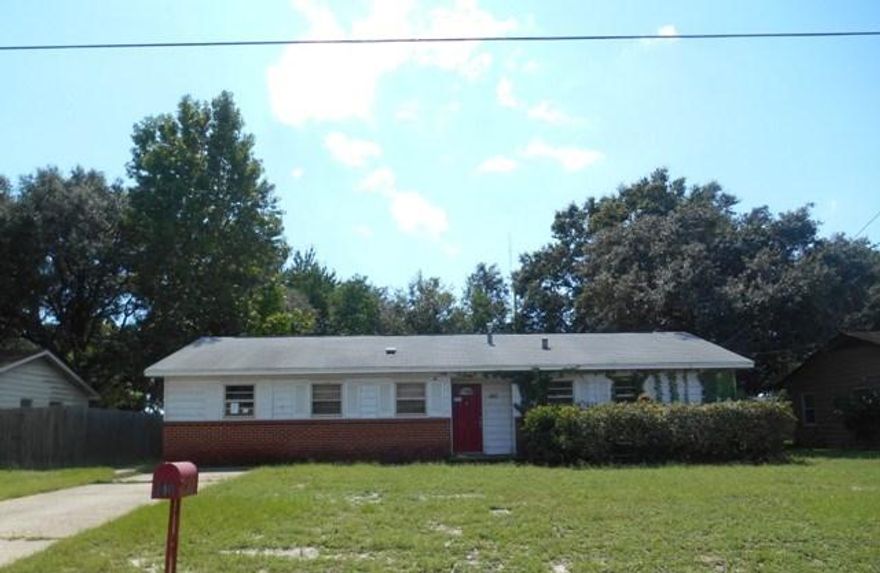 Lots of Potential in this 3 Bd / 1 Ba ranch style home. Home features large kitchen with wrap around bar, large covered patio & fenced back yard.