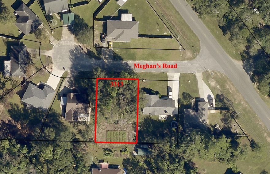 Nestled in an established neighborhood in the charming town of Pace, Florida, this .22 acre vacant lot is a blank canvas ready for your dream home.Strategically located, this property offers the best of both worlds - the tranquility of a residential area and the convenience of urban living. It is in close proximity to Pensacola, Florida, making it an ideal place for those who want easy access to city amenities.The property is just minutes away from the airport, making travel a breeze. Shopping centers are also nearby, providing a variety of retail and dining options at your doorstep.Florida's famed sugar-white beaches are just a short drive away, perfect for those spontaneous beach trips or weekend getaways.Schools: Dixon Elementary, Sims Middle, Pace High The back portion of the land has been previously used for growing vegetables and producing beautiful fruits, offering a unique opportunity for homegrown produce or a lovely garden.
If you've been dreaming of living close to all the beauty that Florida has to offer, this lot is waiting for you. Build your new home here and start living the Florida lifestyle!

