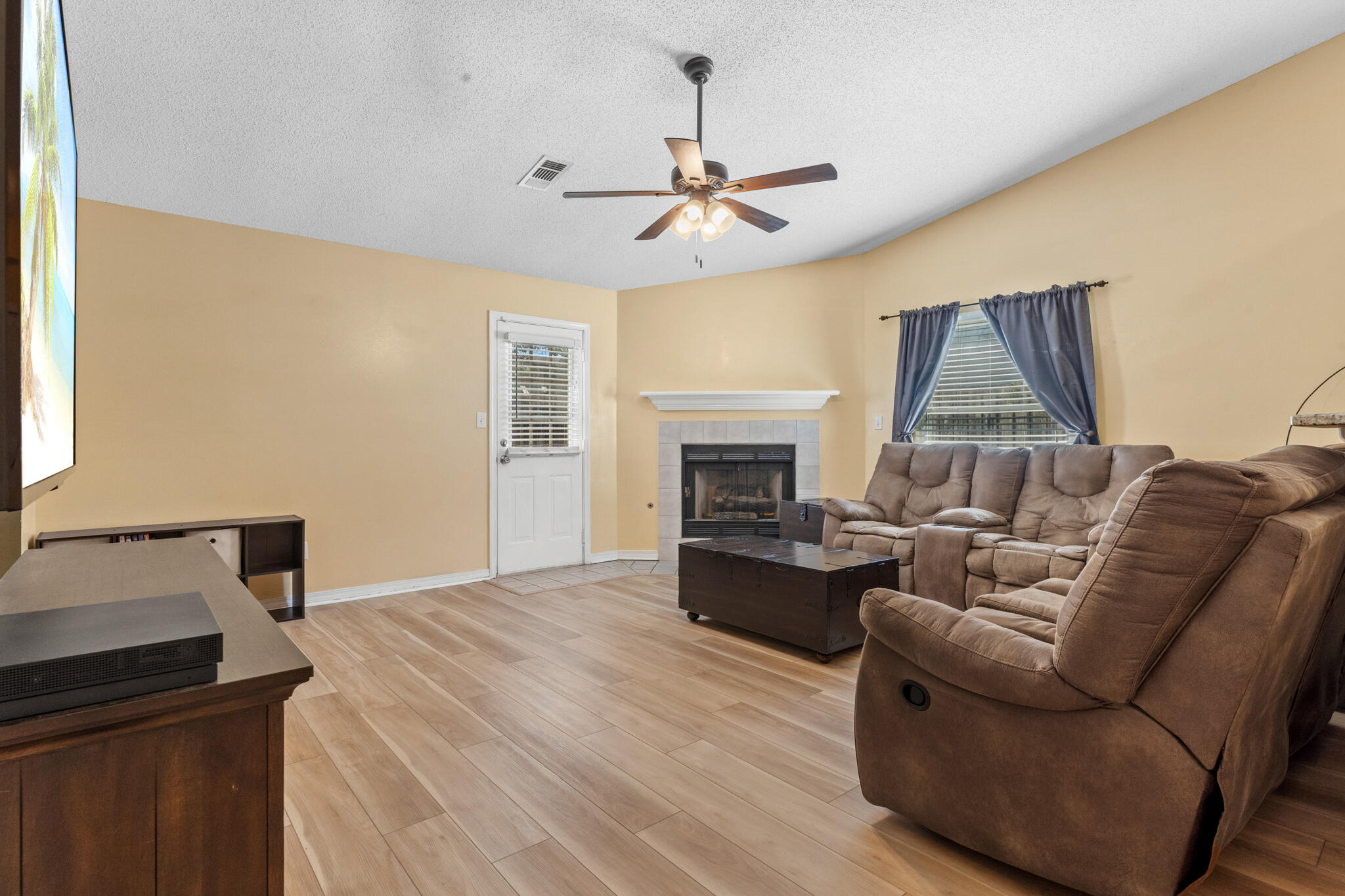 EMERALD ESTATES - Residential