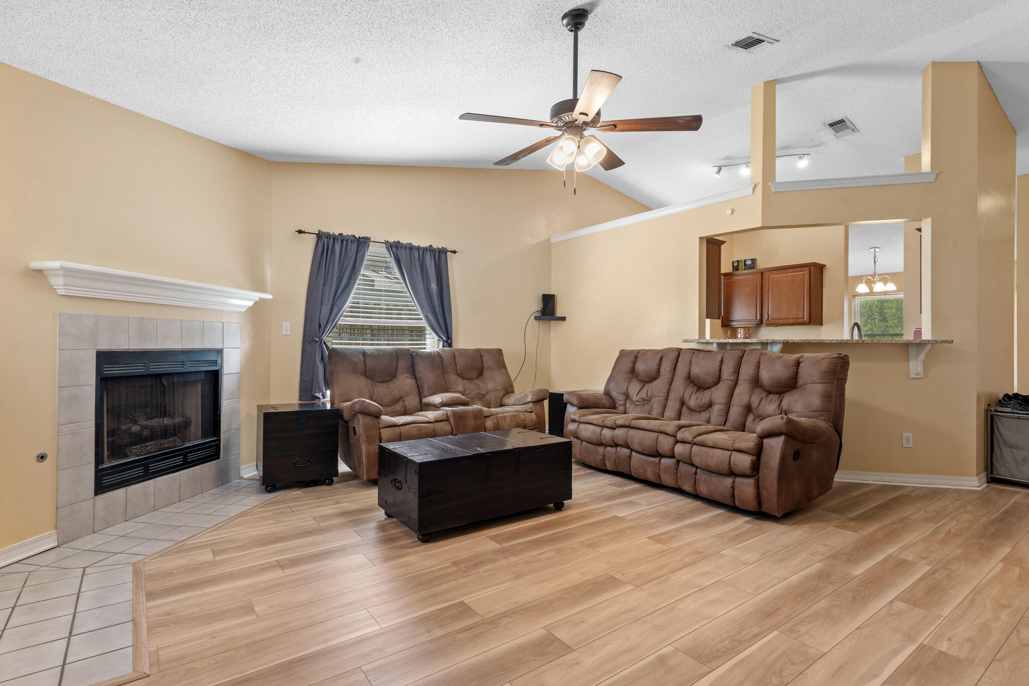 EMERALD ESTATES - Residential
