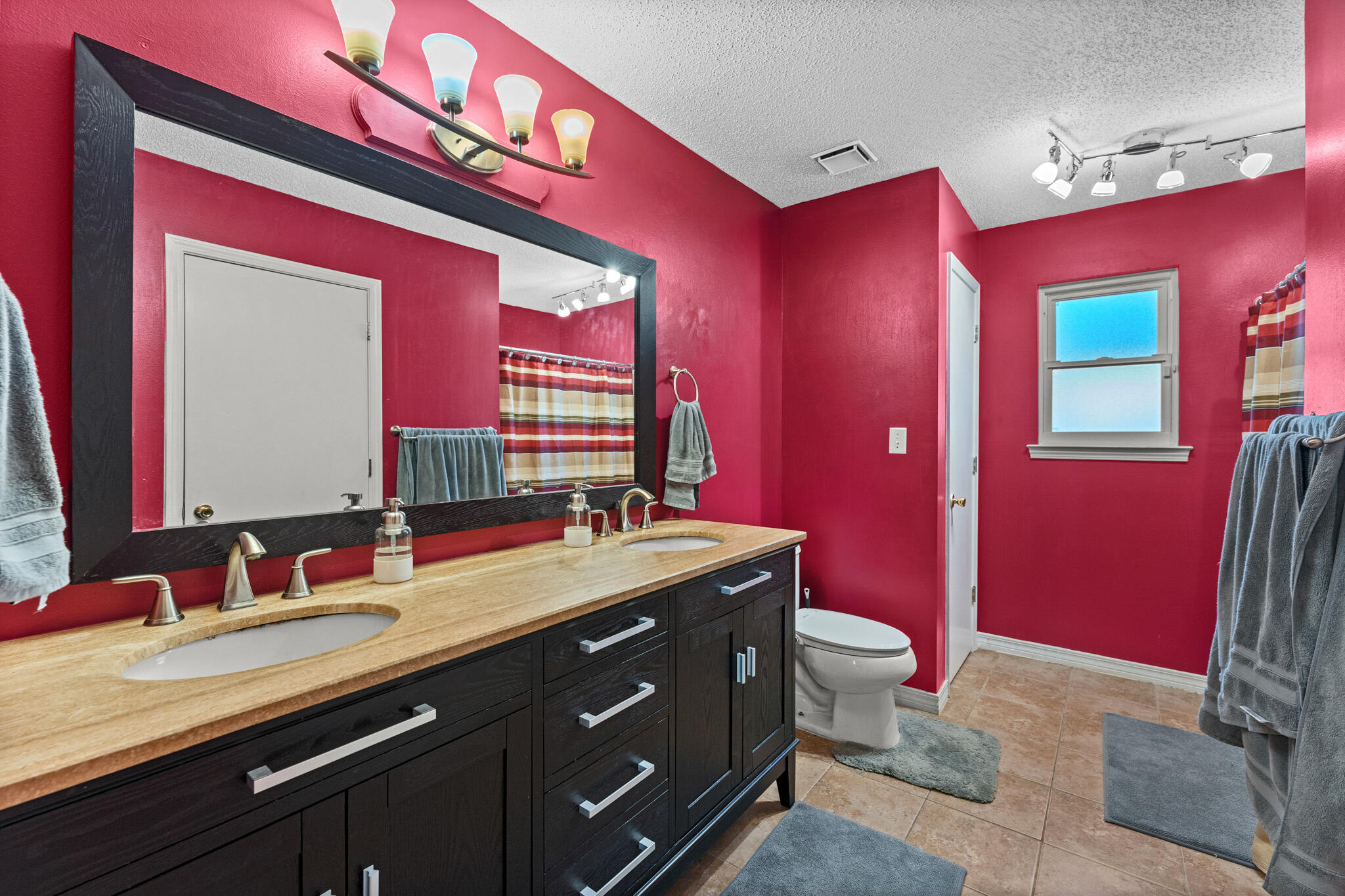 EMERALD ESTATES - Residential
