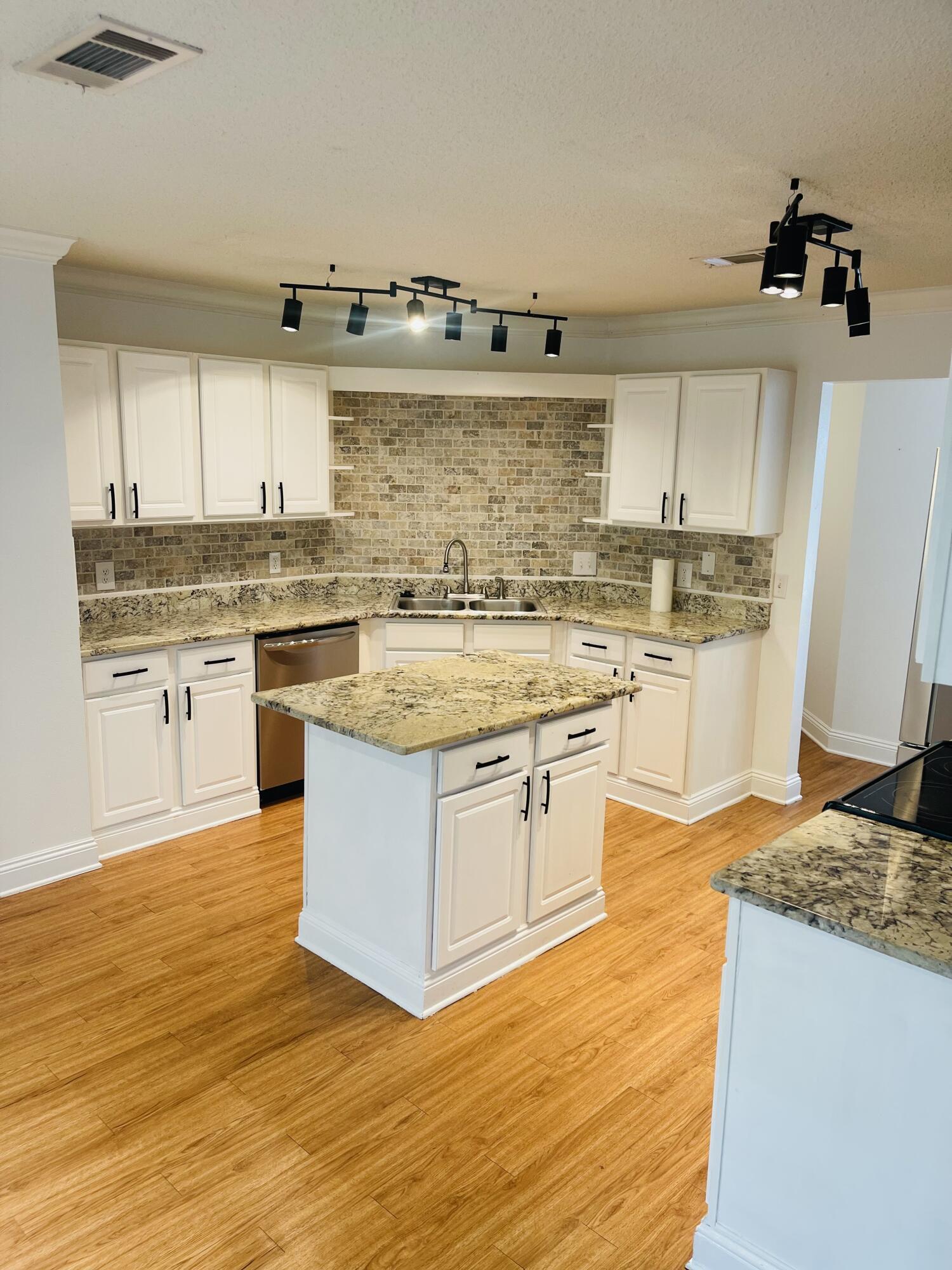NORTHVIEW ESTATES 5TH ADDN - Residential