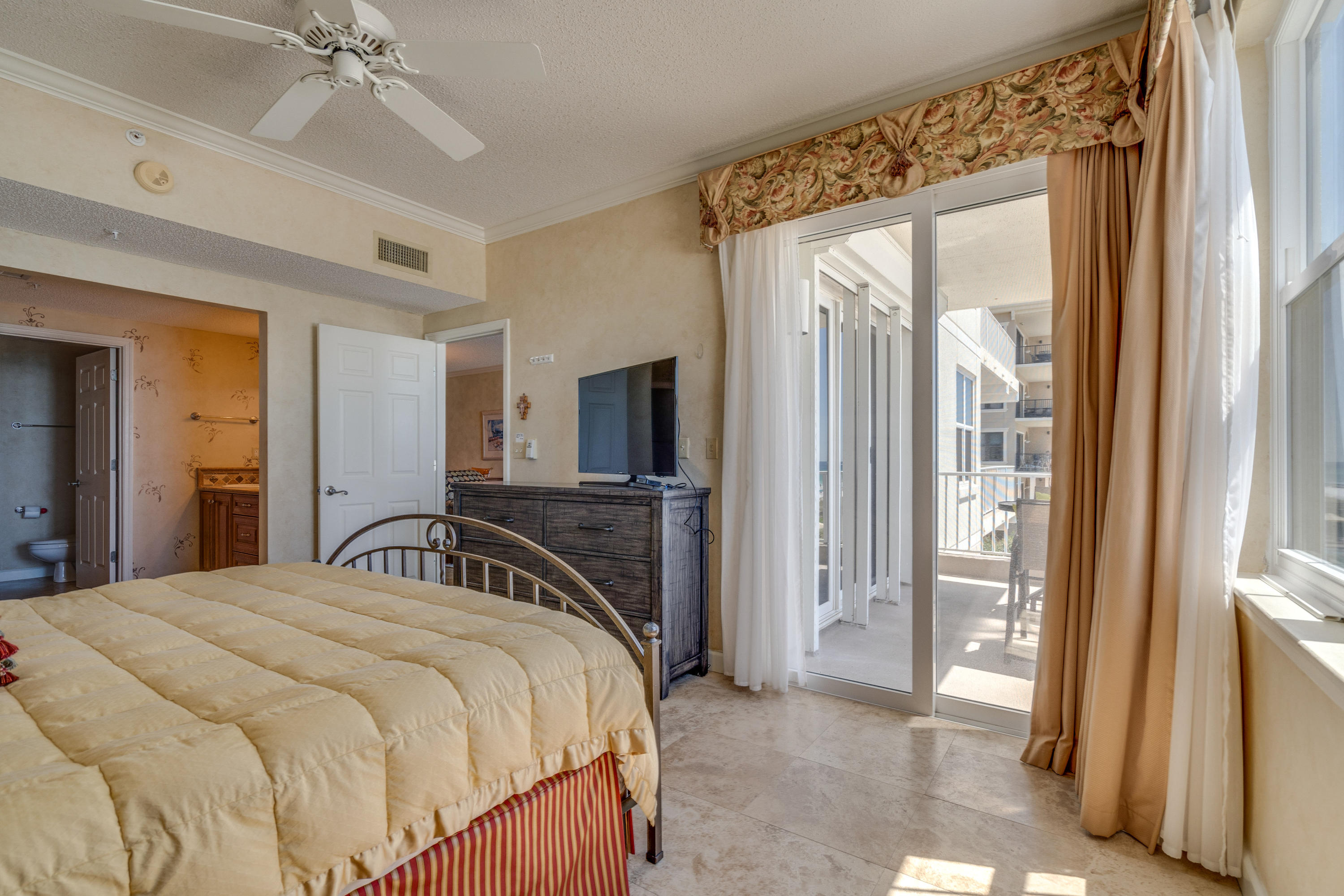 INN AT CRYSTAL BEACH (SUMMERCHASE CONDO) - Residential