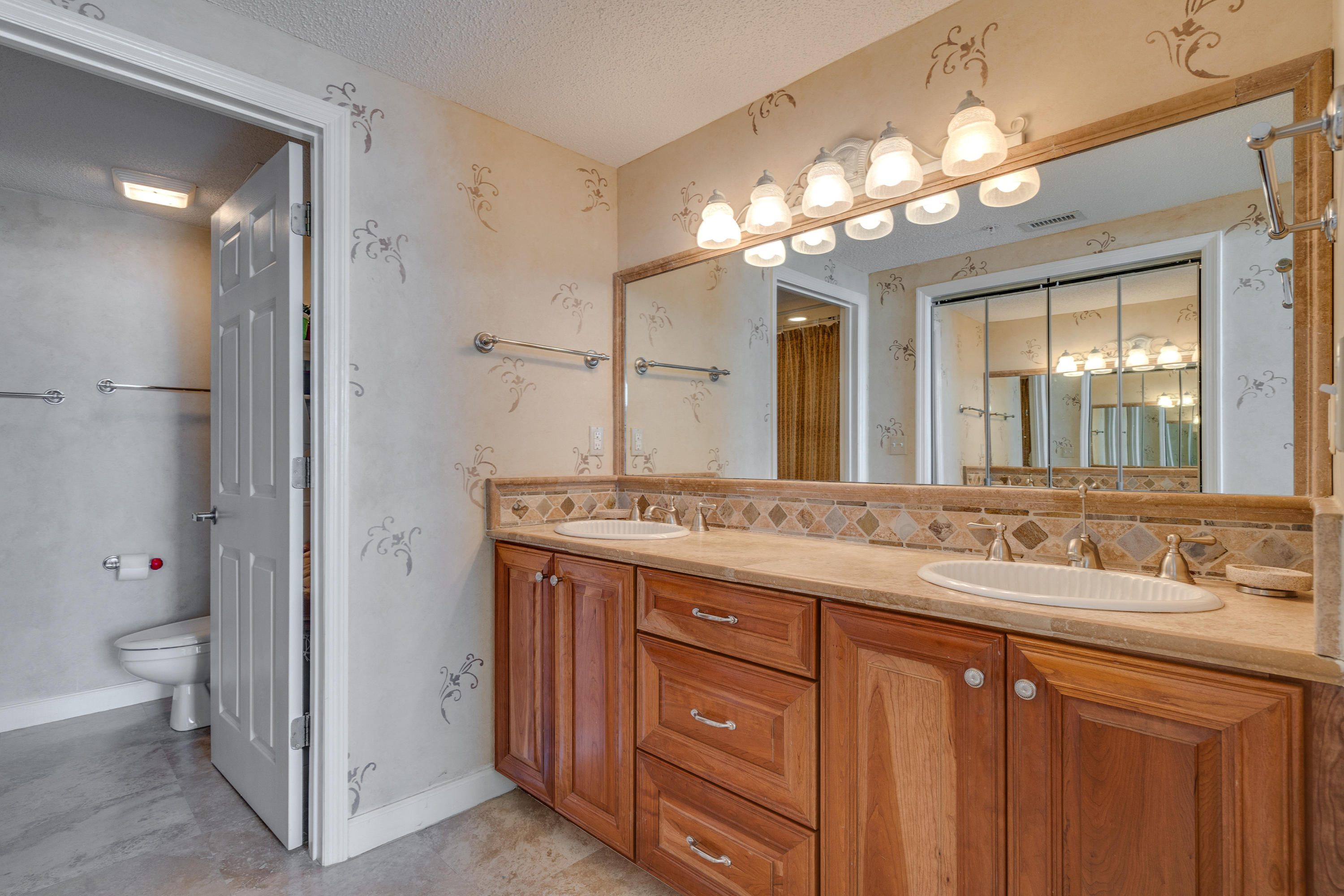 INN AT CRYSTAL BEACH (SUMMERCHASE CONDO) - Residential