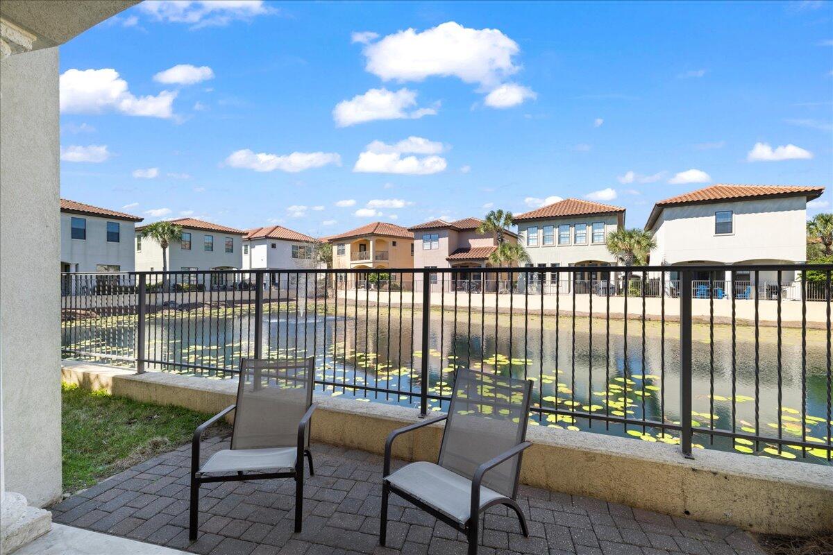 Villa Lago - Residential