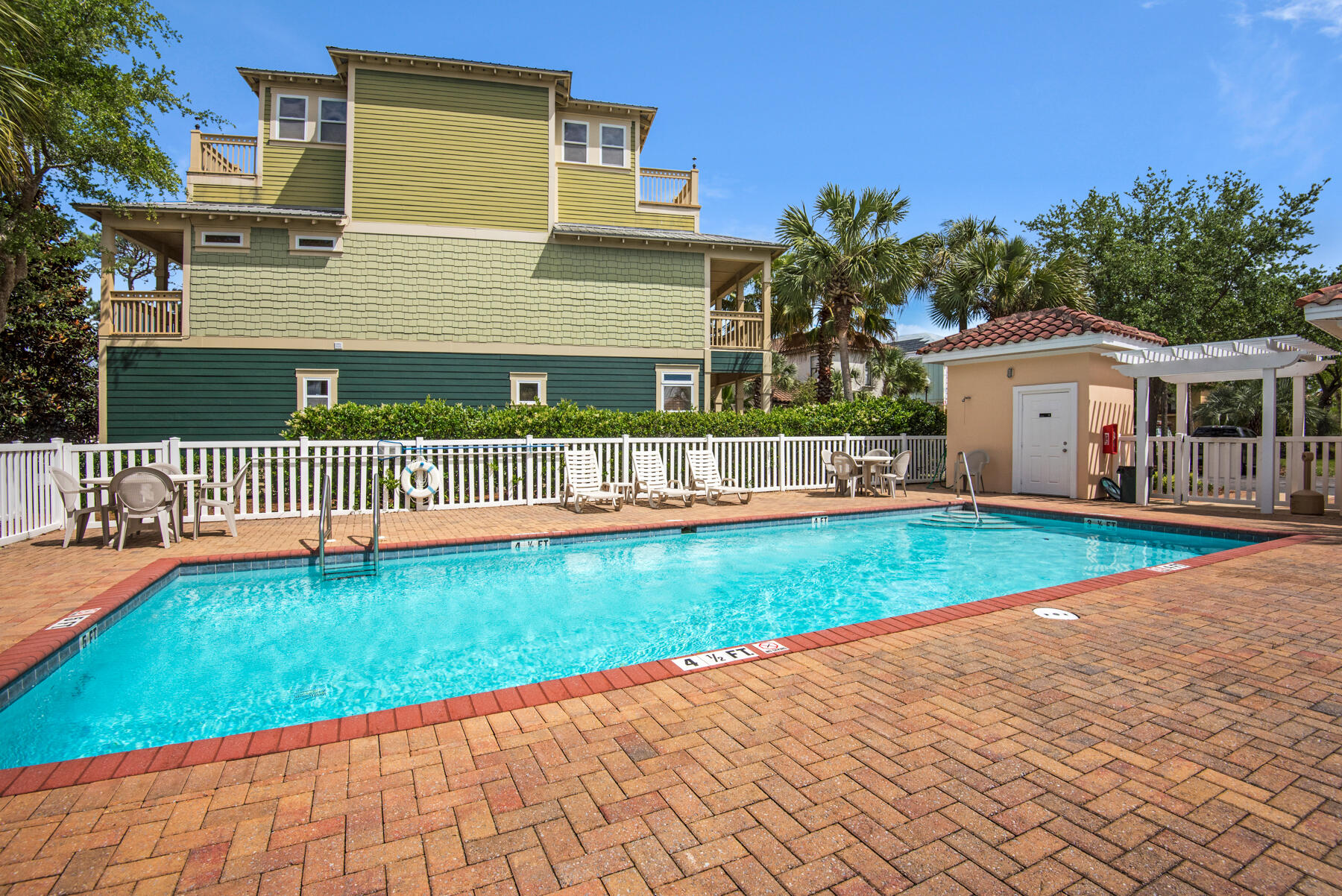 EMERALD WATERS VILLAGE - Residential