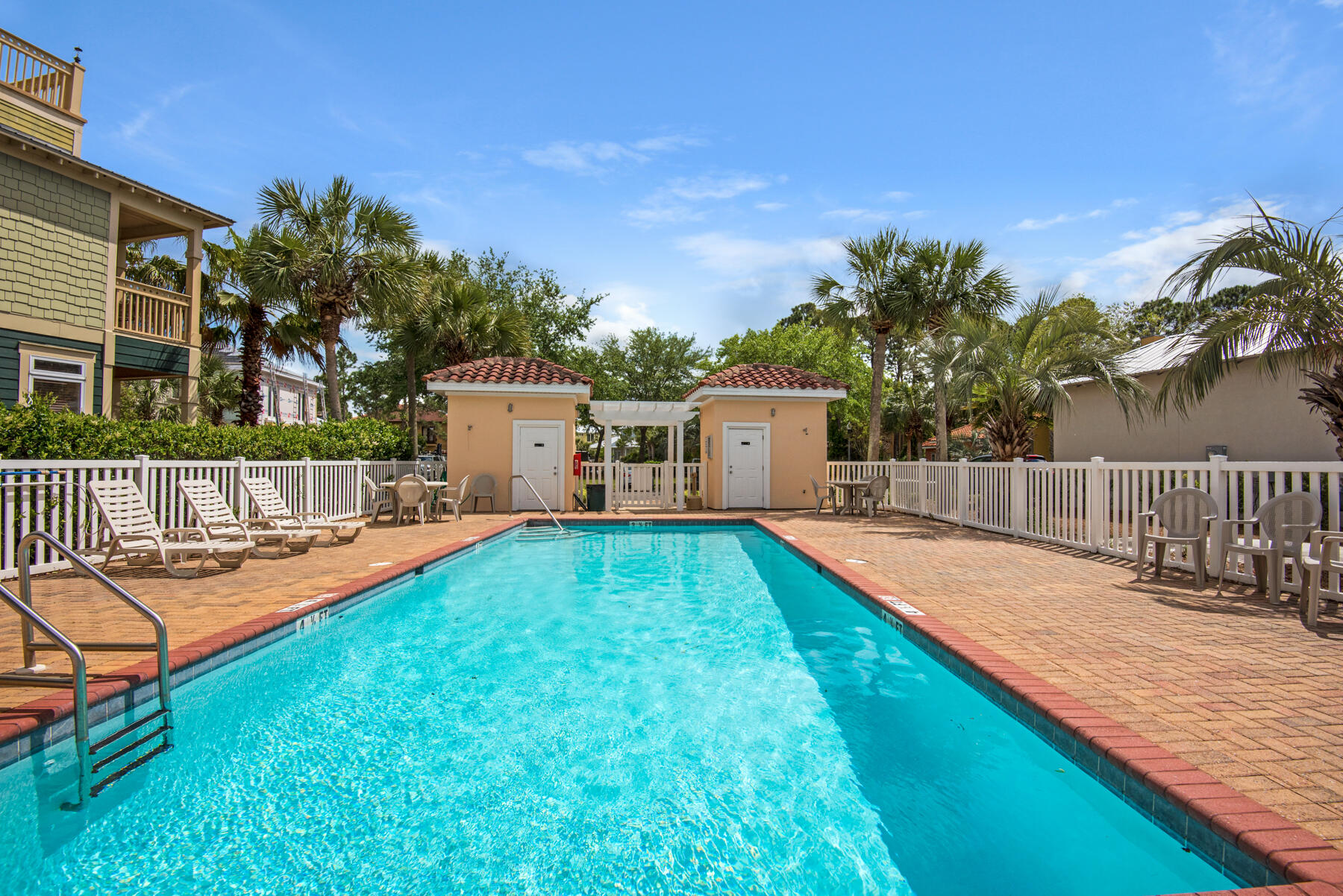 EMERALD WATERS VILLAGE - Residential