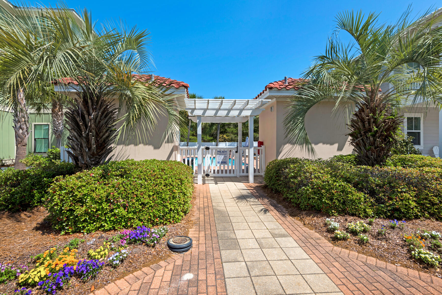 EMERALD WATERS VILLAGE - Residential