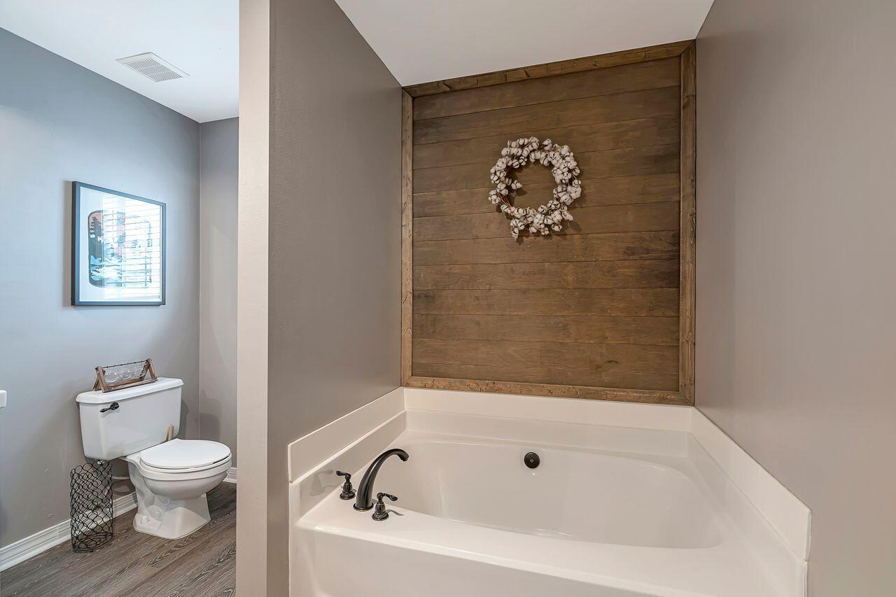 GLENWOOD CRT - Residential