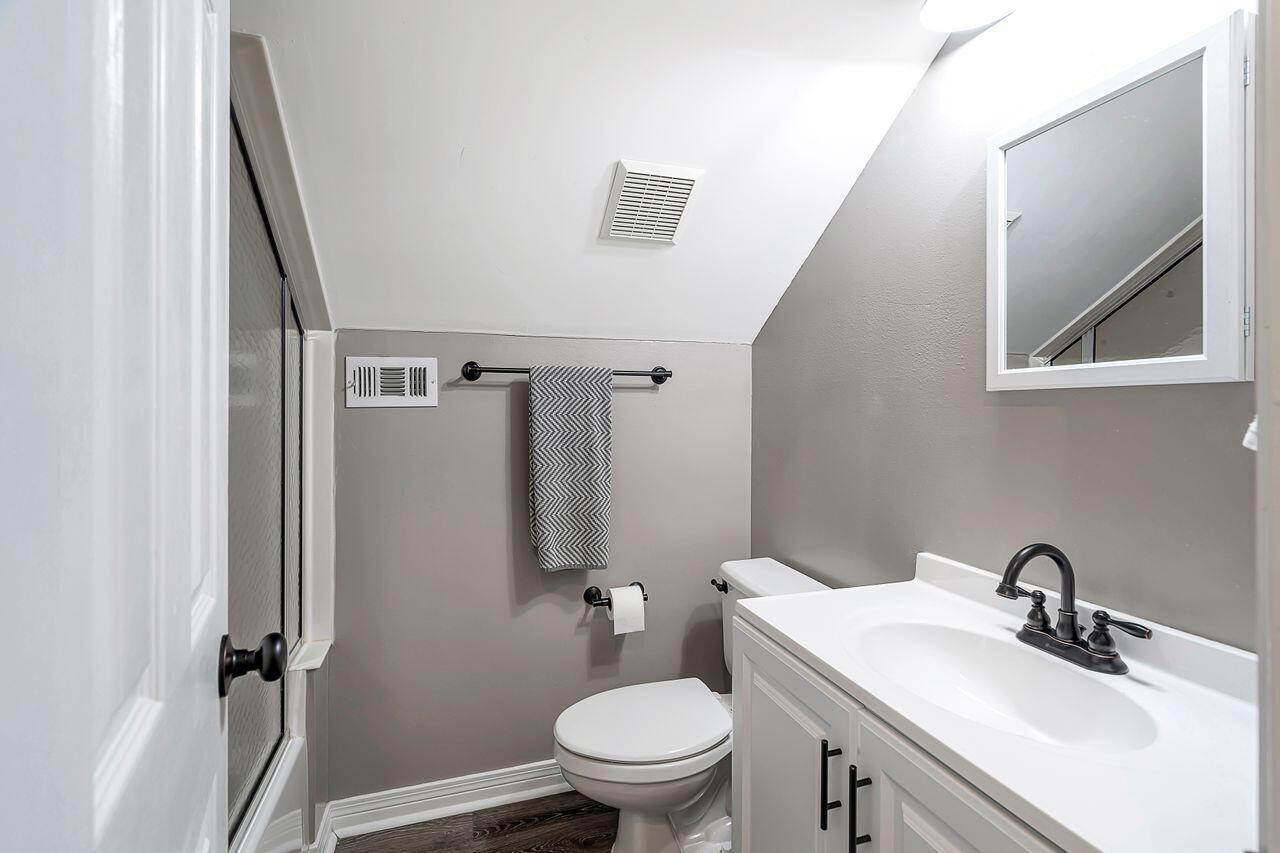 GLENWOOD CRT - Residential
