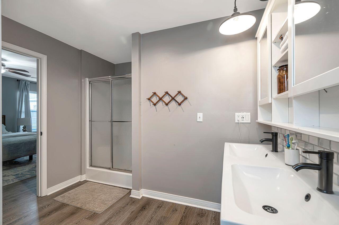 GLENWOOD CRT - Residential