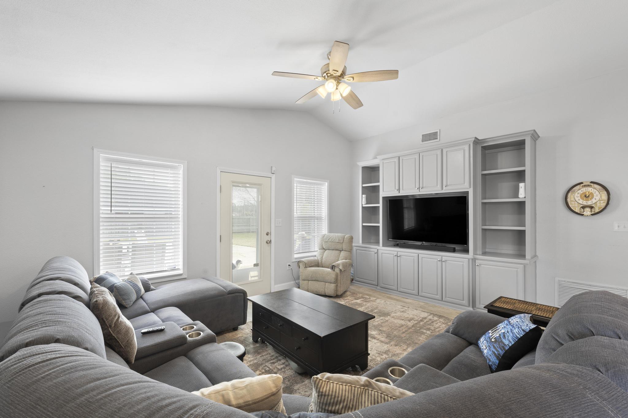 :HAMPTON RIDGE ESTATES - Residential