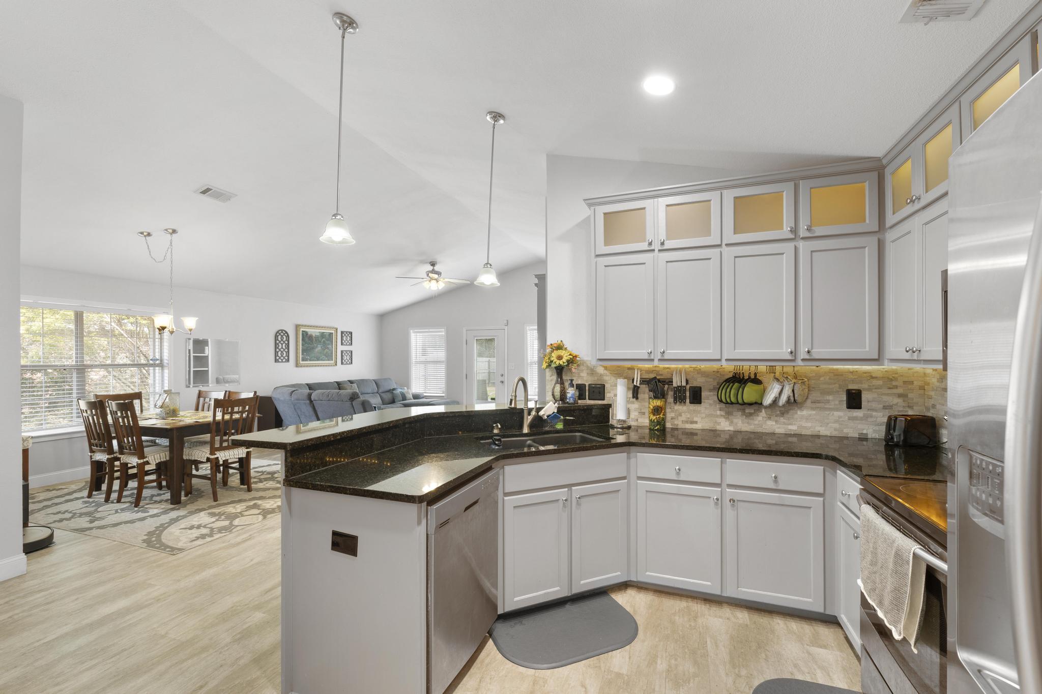 :HAMPTON RIDGE ESTATES - Residential