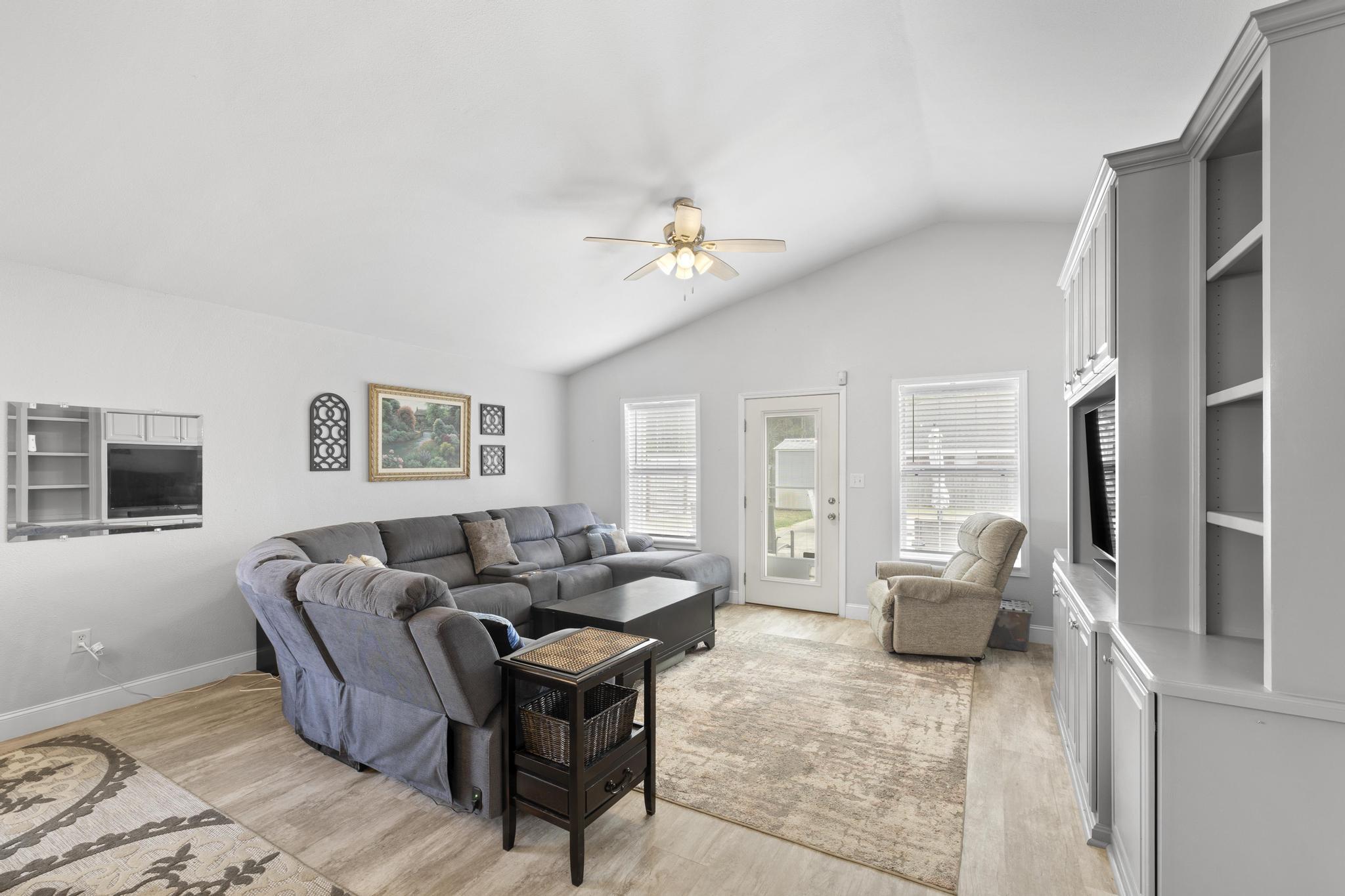 :HAMPTON RIDGE ESTATES - Residential