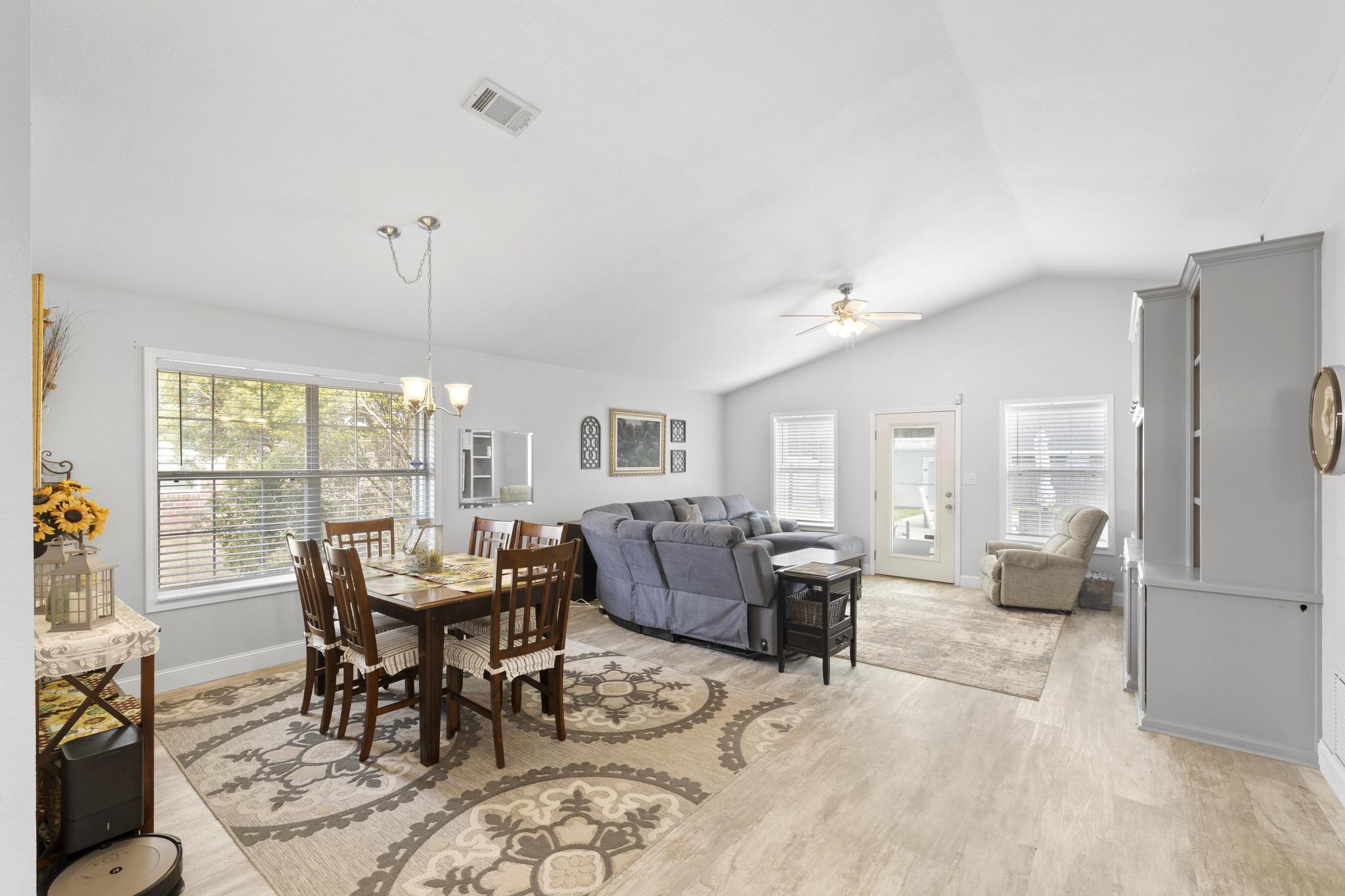 :HAMPTON RIDGE ESTATES - Residential