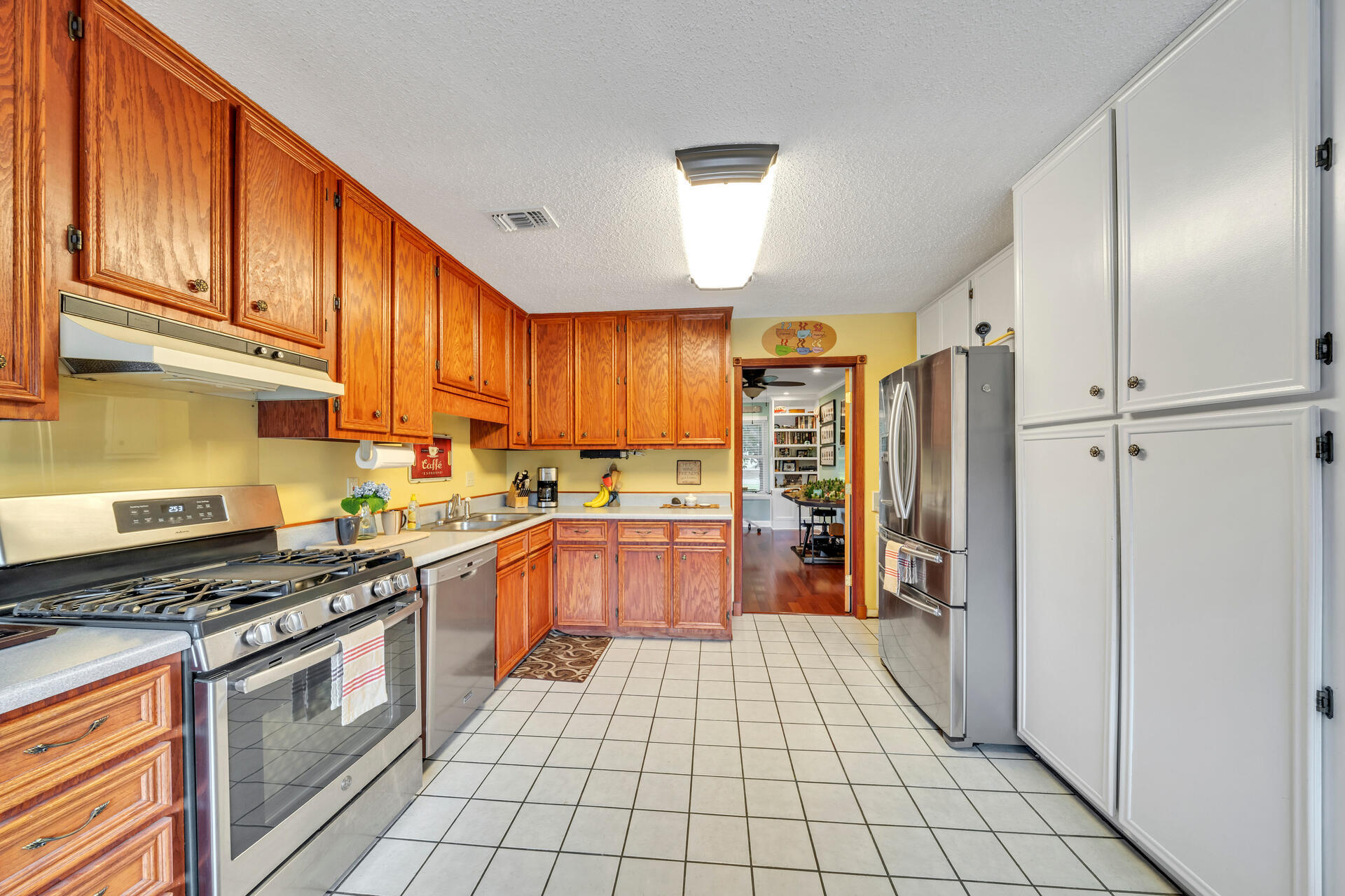 ROCKY BAYOU COUNTRY CLUB ESTATES 1 - Residential