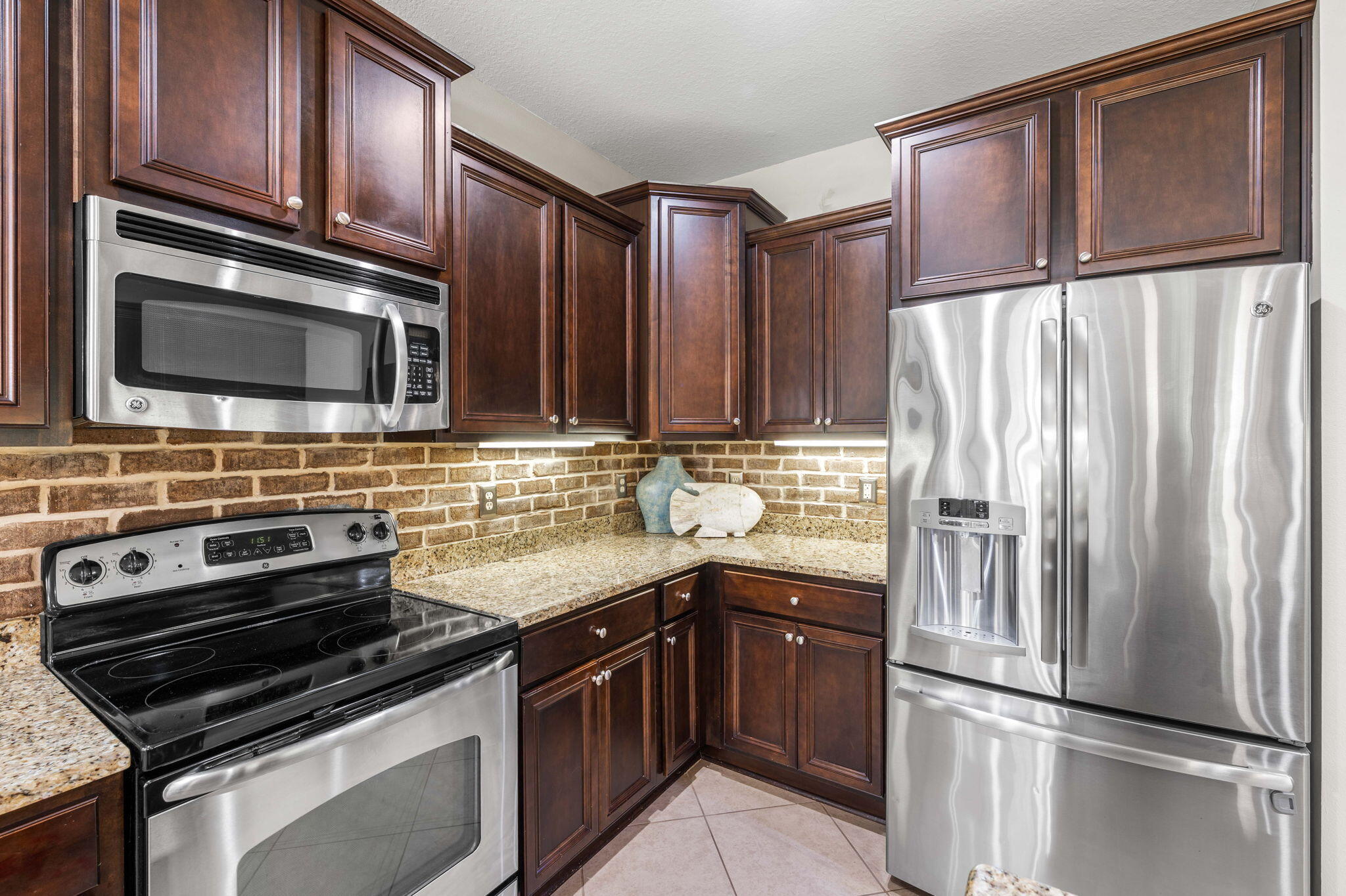 MUSSETT BAYOU ESTATES - Residential