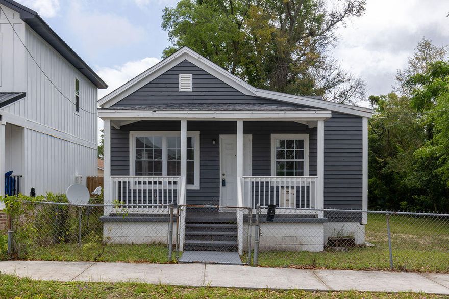 Located in the heart of Westside Garden District this 2 bedroom and 2 bathroom home has recently been renovated to create a more modern look.  This home doesn't lack on charm though with the fireplace that greets you as you enter the home.