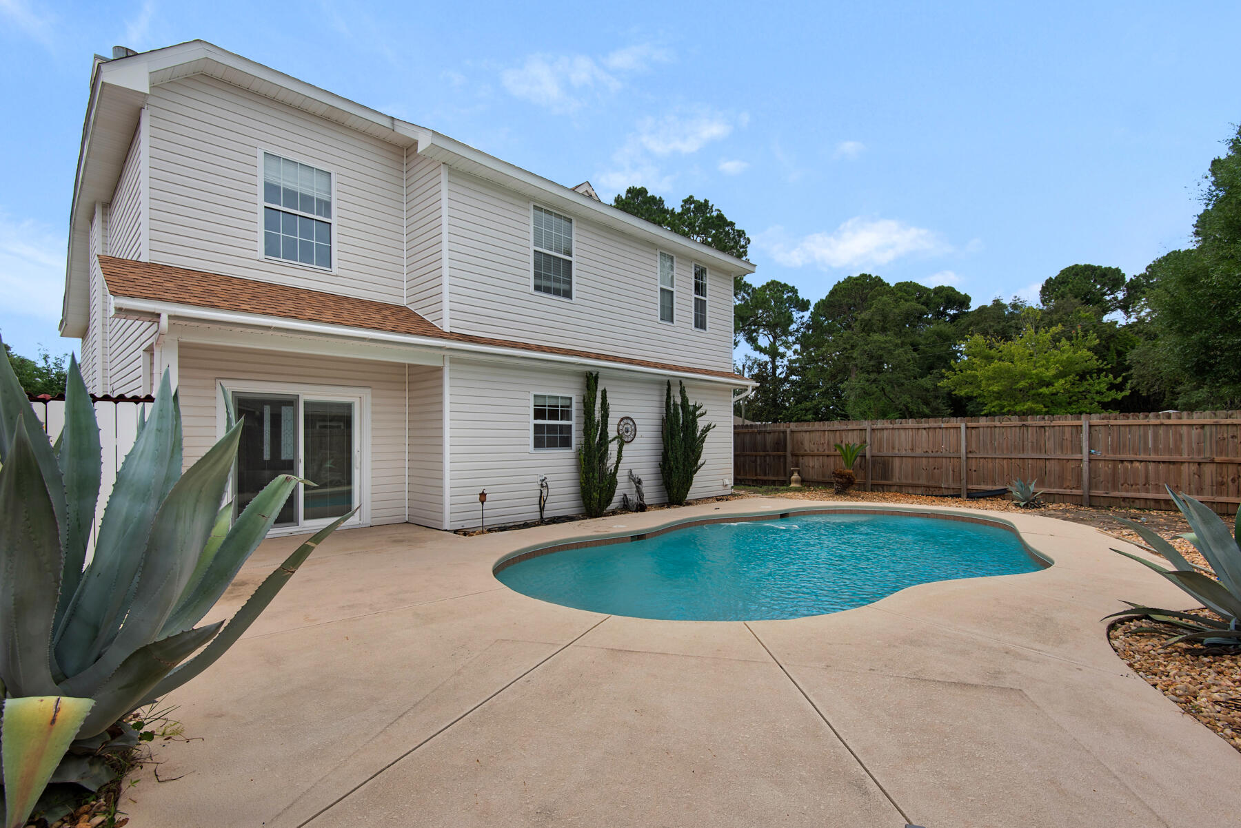 SHALIMAR OAKS - Residential Lease