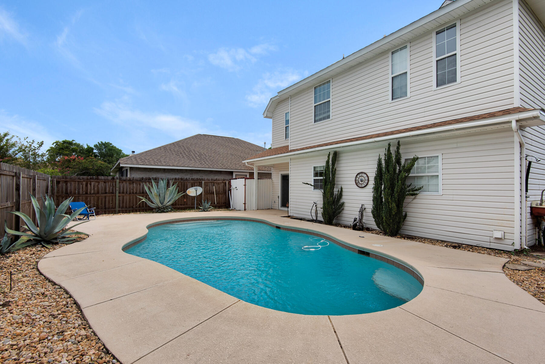 SHALIMAR OAKS - Residential Lease