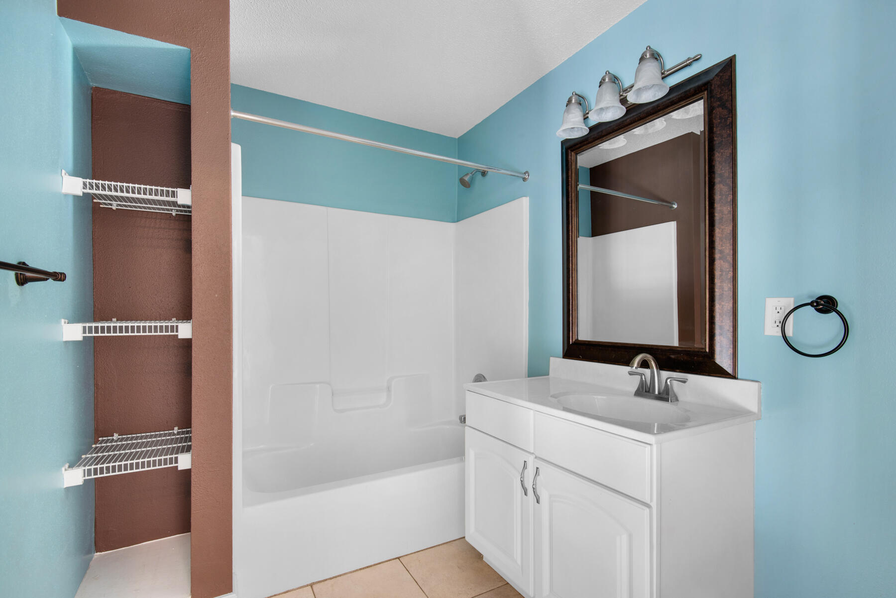SHALIMAR OAKS - Residential Lease