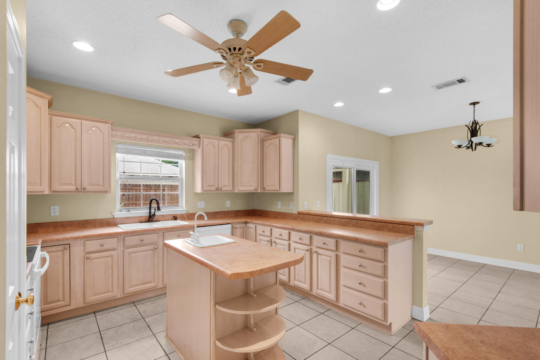 SHALIMAR OAKS - Residential Lease