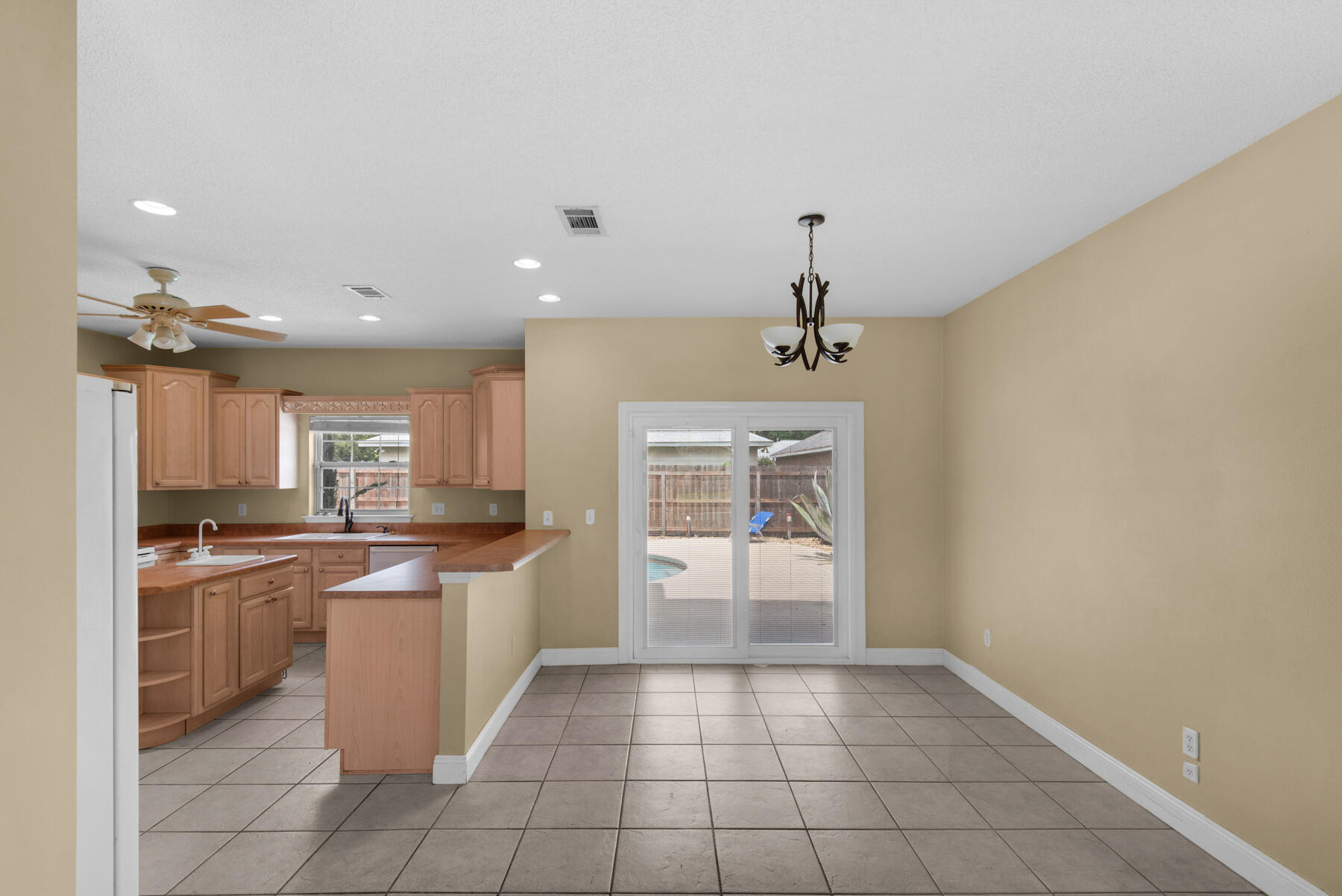 SHALIMAR OAKS - Residential Lease