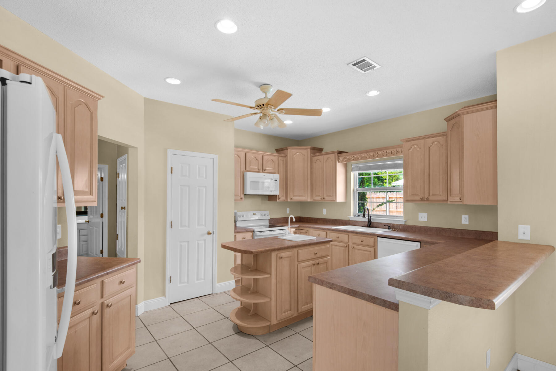 SHALIMAR OAKS - Residential Lease