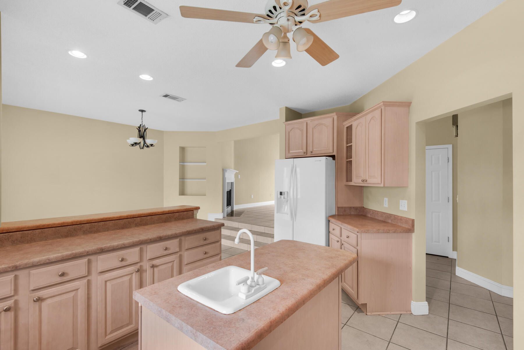 SHALIMAR OAKS - Residential Lease