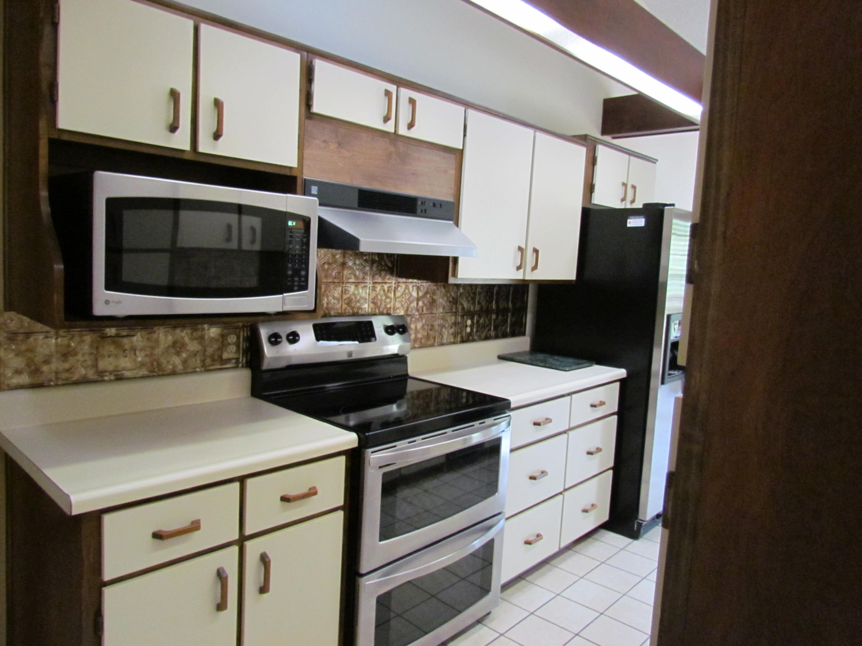 ROCKY BAYOU ESTATES 01 - Residential Lease