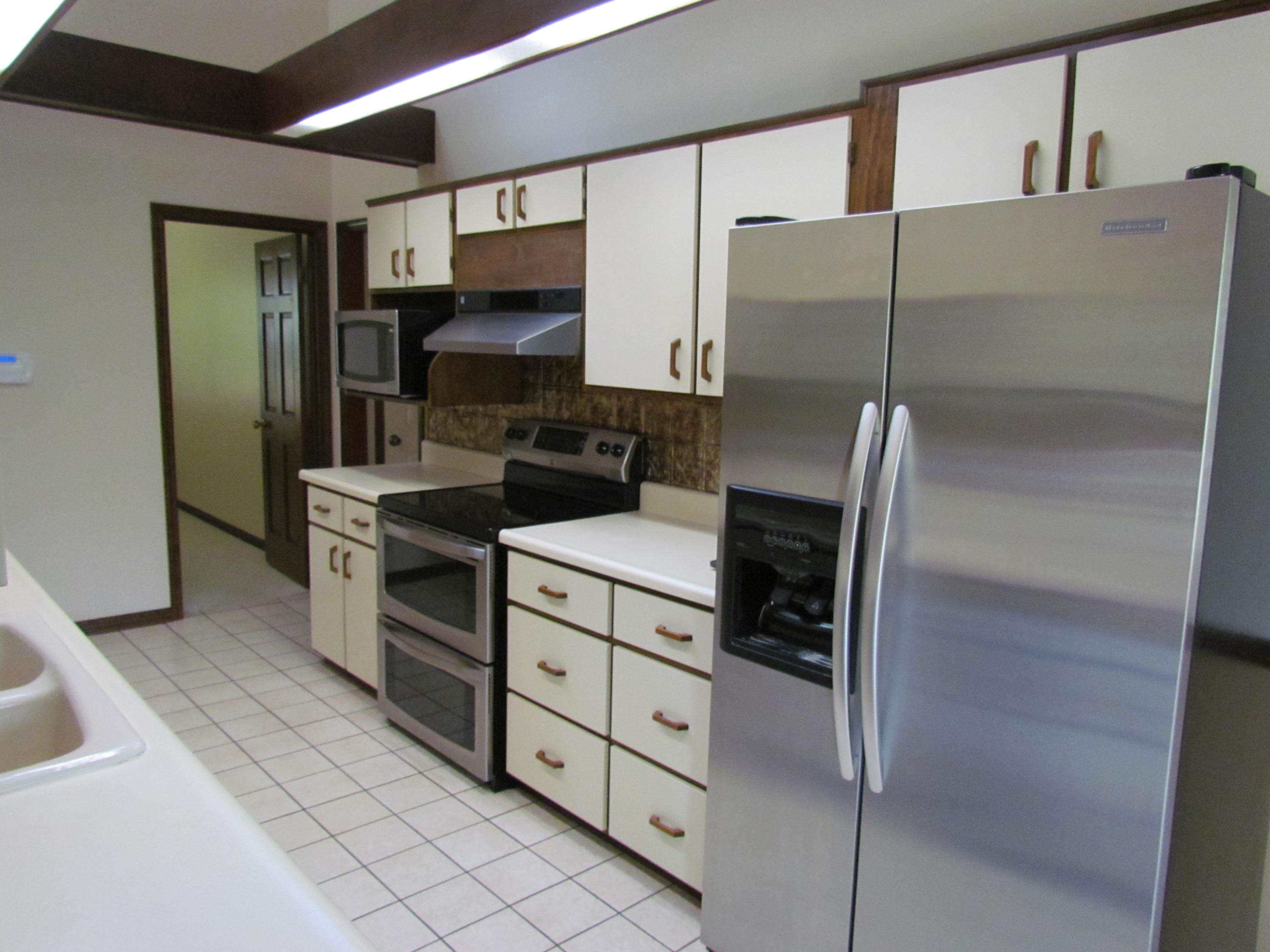 ROCKY BAYOU ESTATES 01 - Residential Lease