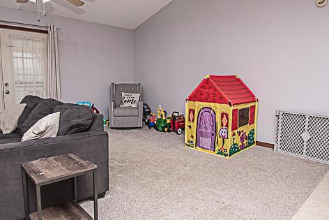 SHOAL TERRACE ESTATES - Residential Lease