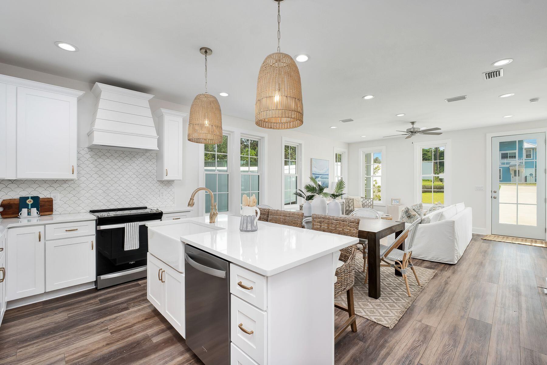 LAGUNA BEACH 8TH ADDN - Residential