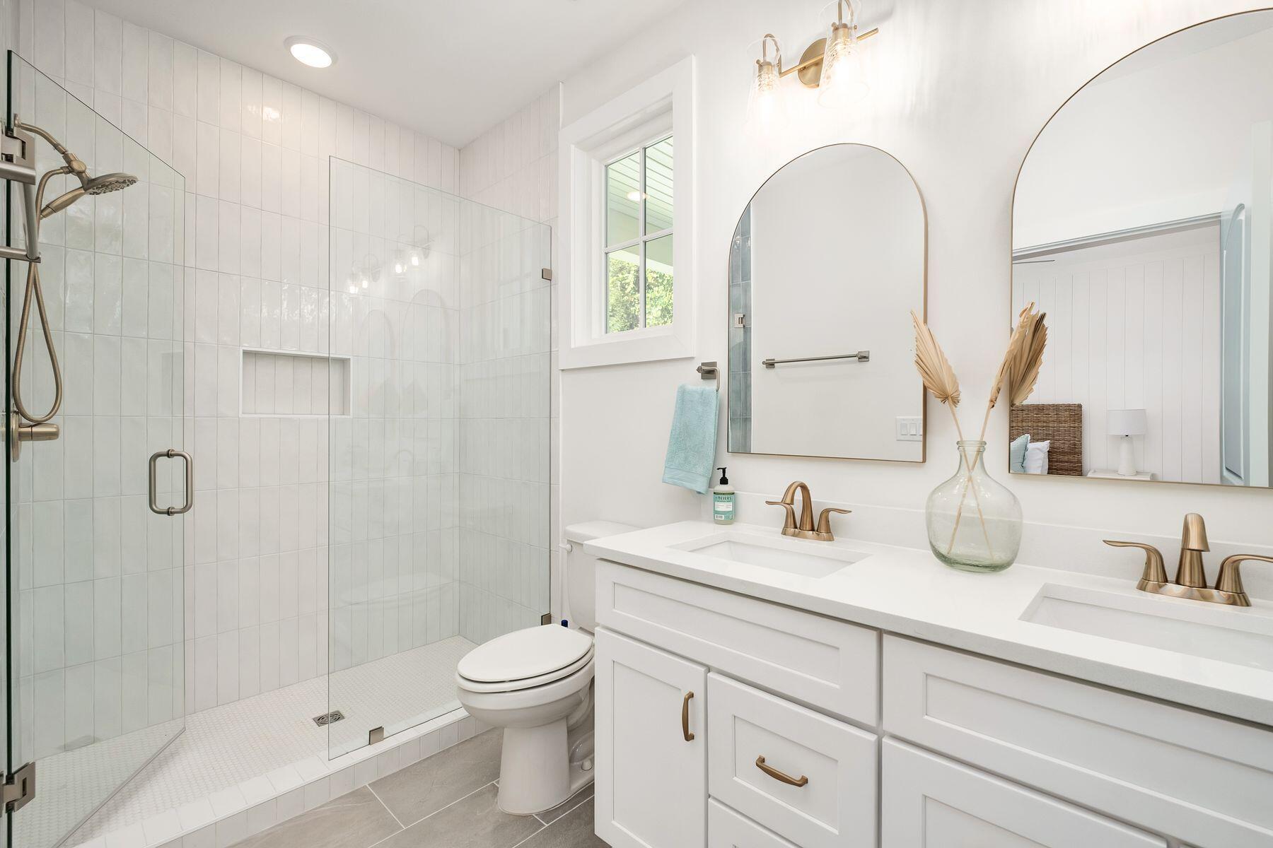 LAGUNA BEACH 8TH ADDN - Residential