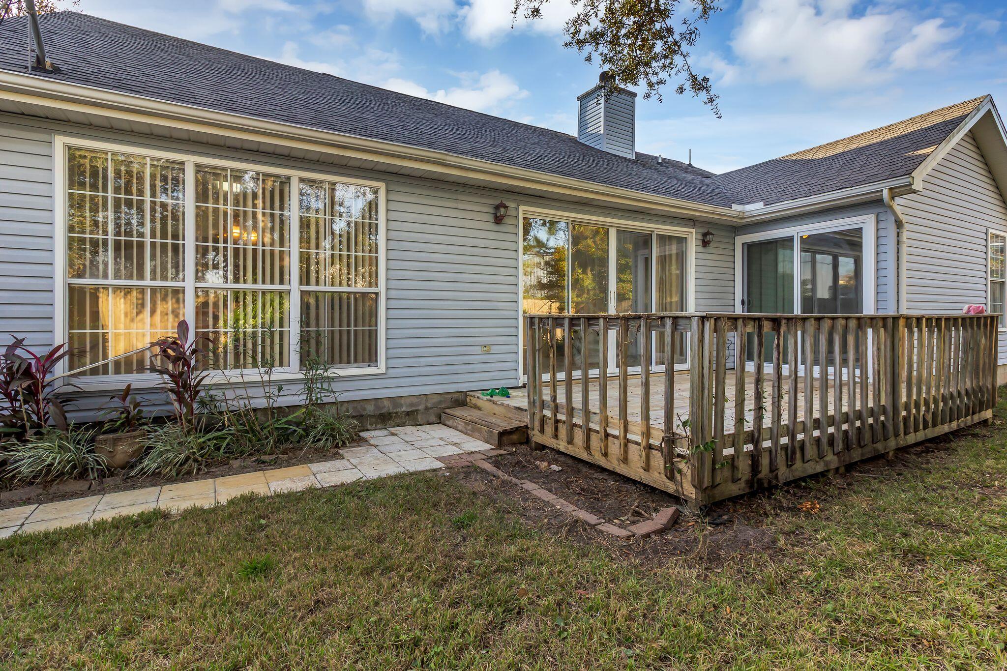 HARBOR BREEZE - Residential Lease