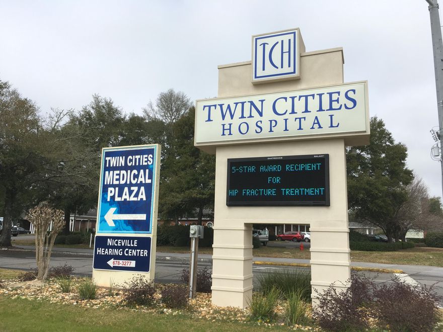 Located adjacent to the Twin Cities Medical Center!!!! You just can't get an office any closer to the Hospital. Great floor plan with waiting room, reception area, breakroom, private exam rooms and more.