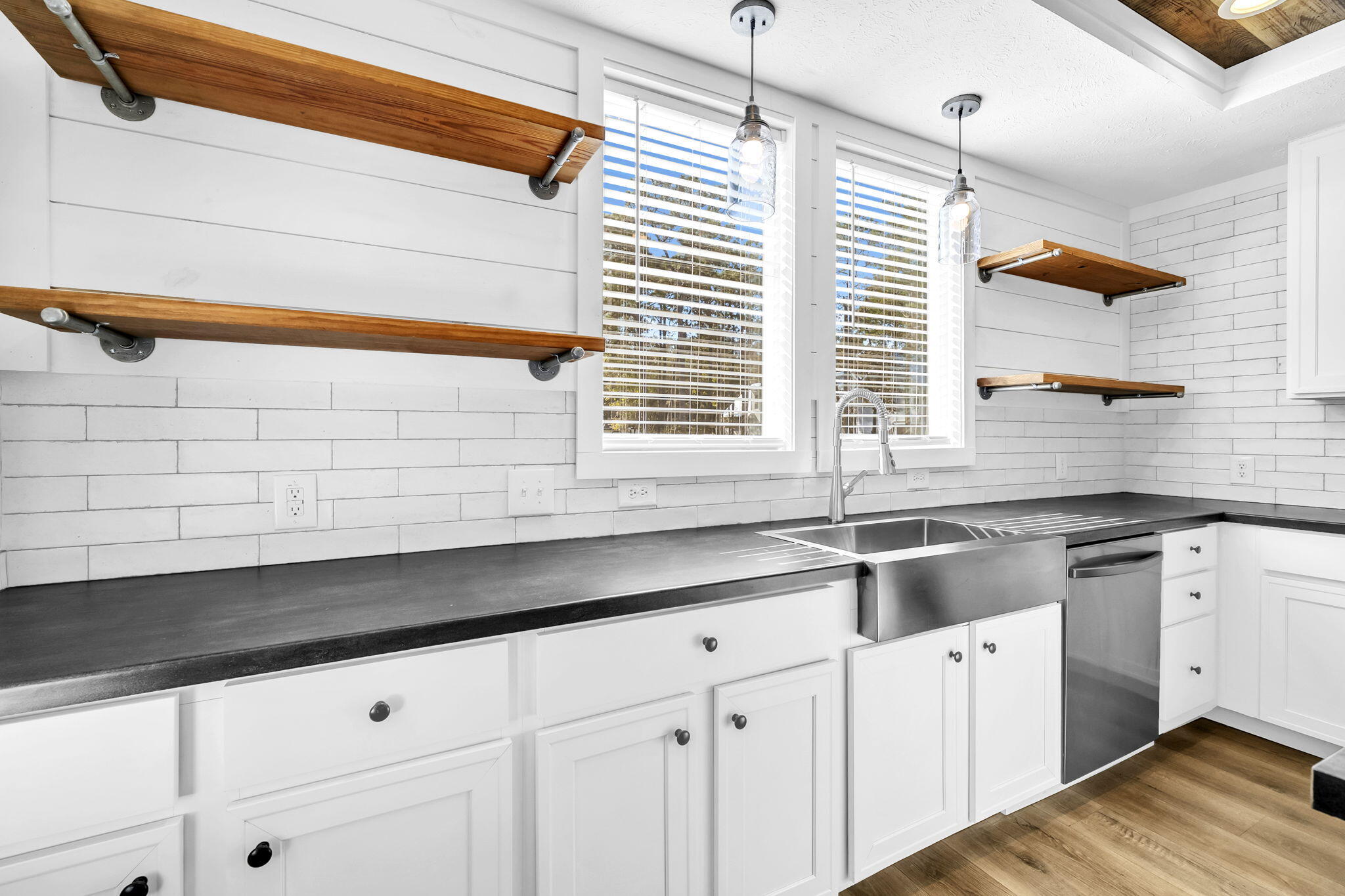 MAGNOLIA BEACH - Residential