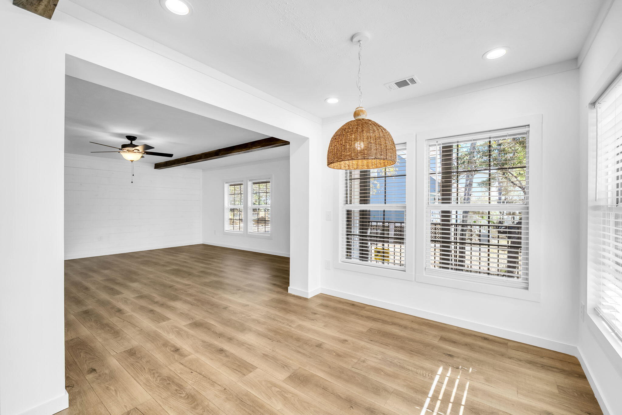 MAGNOLIA BEACH - Residential