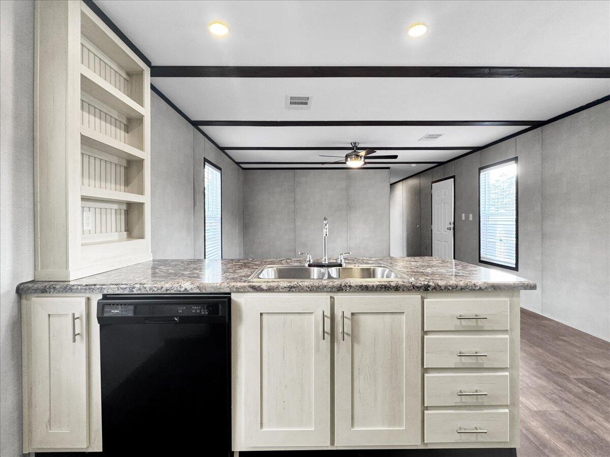 TRIPLE LAKES ESTATES - Residential