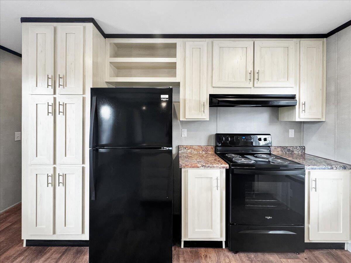 TRIPLE LAKES ESTATES - Residential