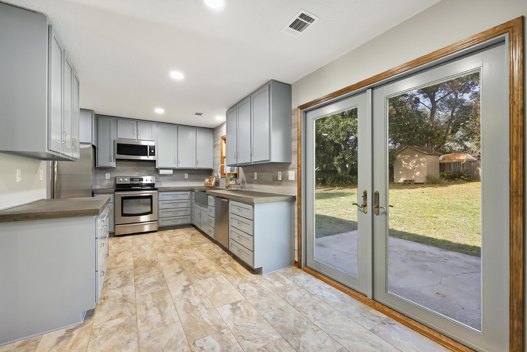 COUNTRYVIEW ESTATES 1ST ADDN - Residential