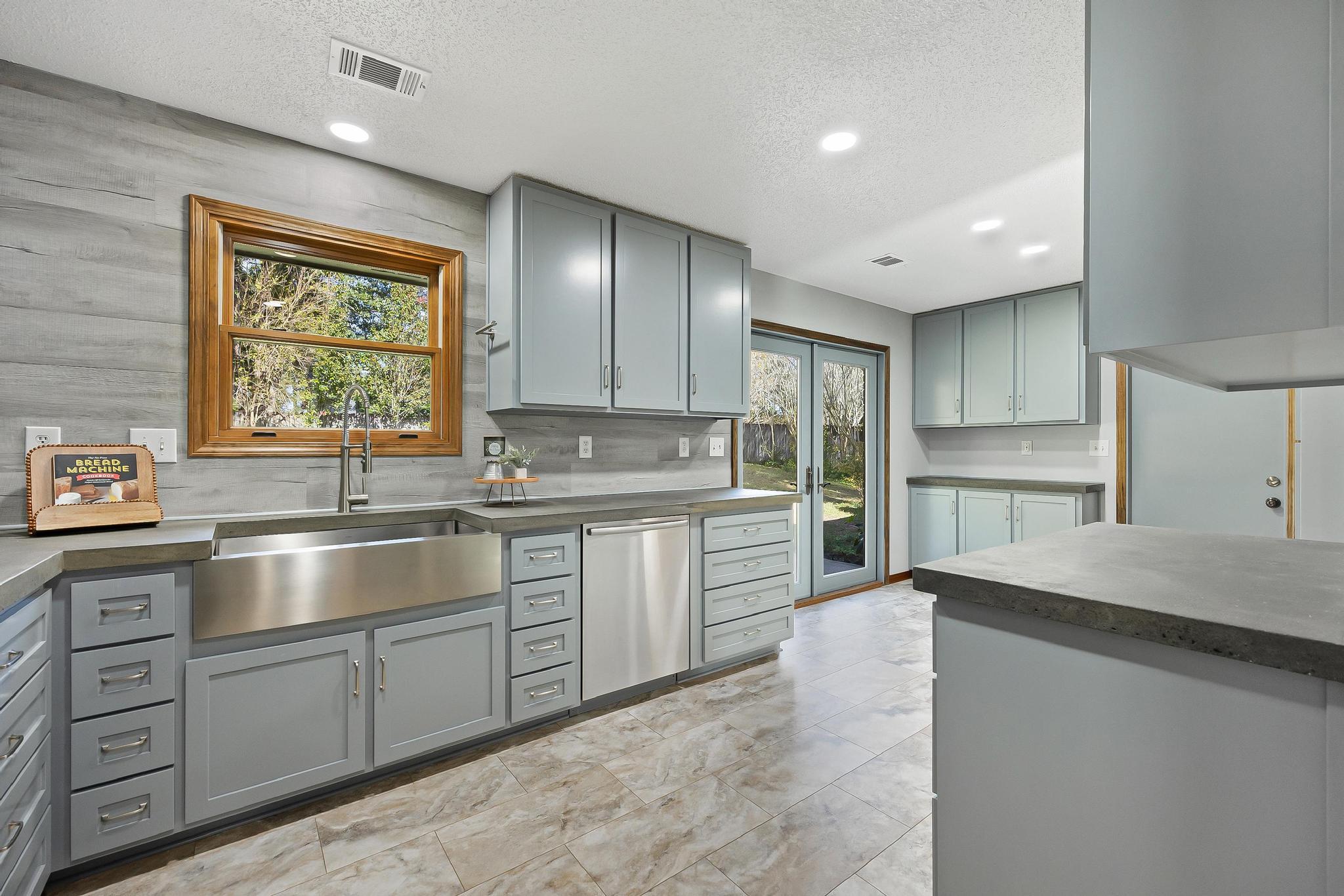 COUNTRYVIEW ESTATES 1ST ADDN - Residential