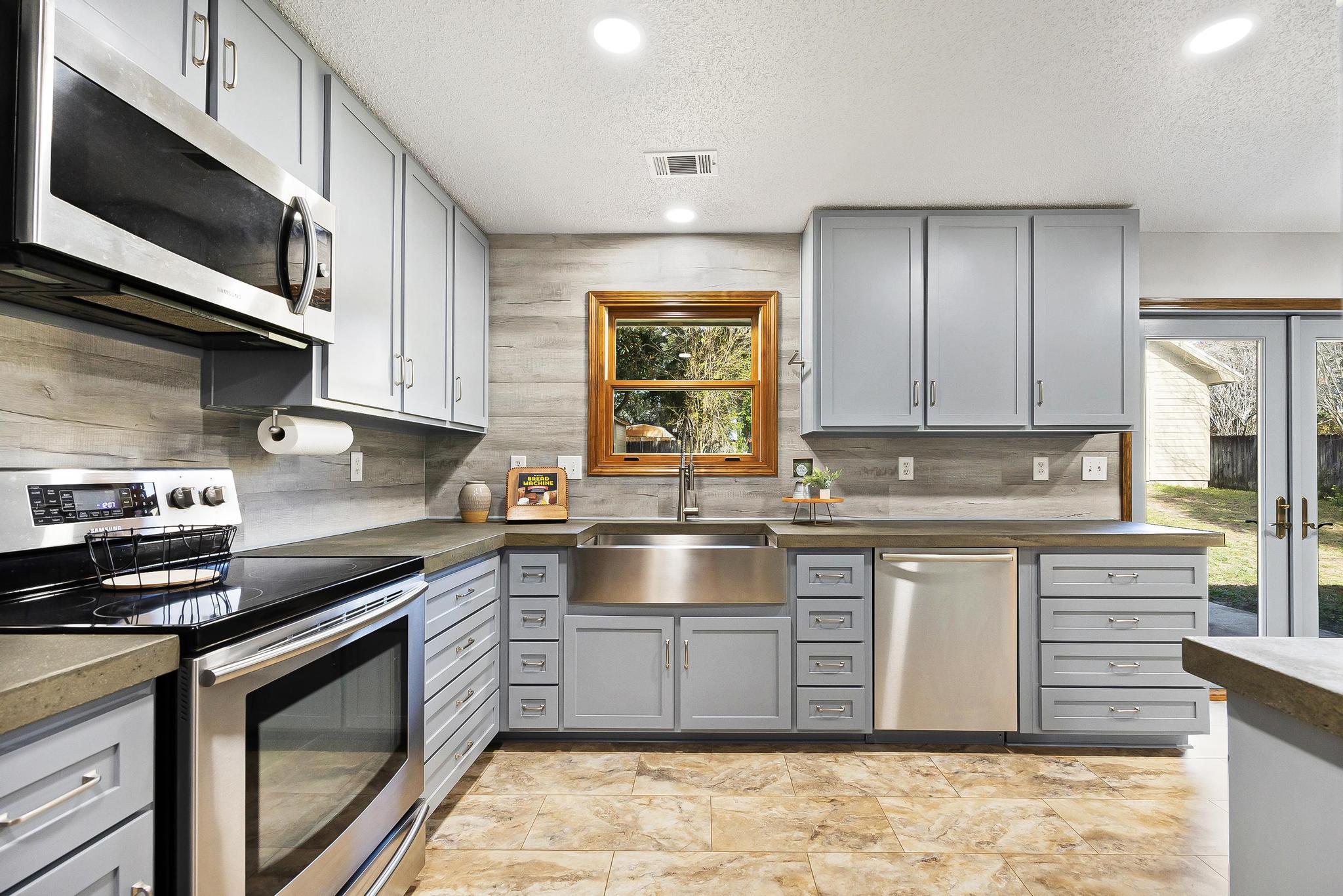 COUNTRYVIEW ESTATES 1ST ADDN - Residential