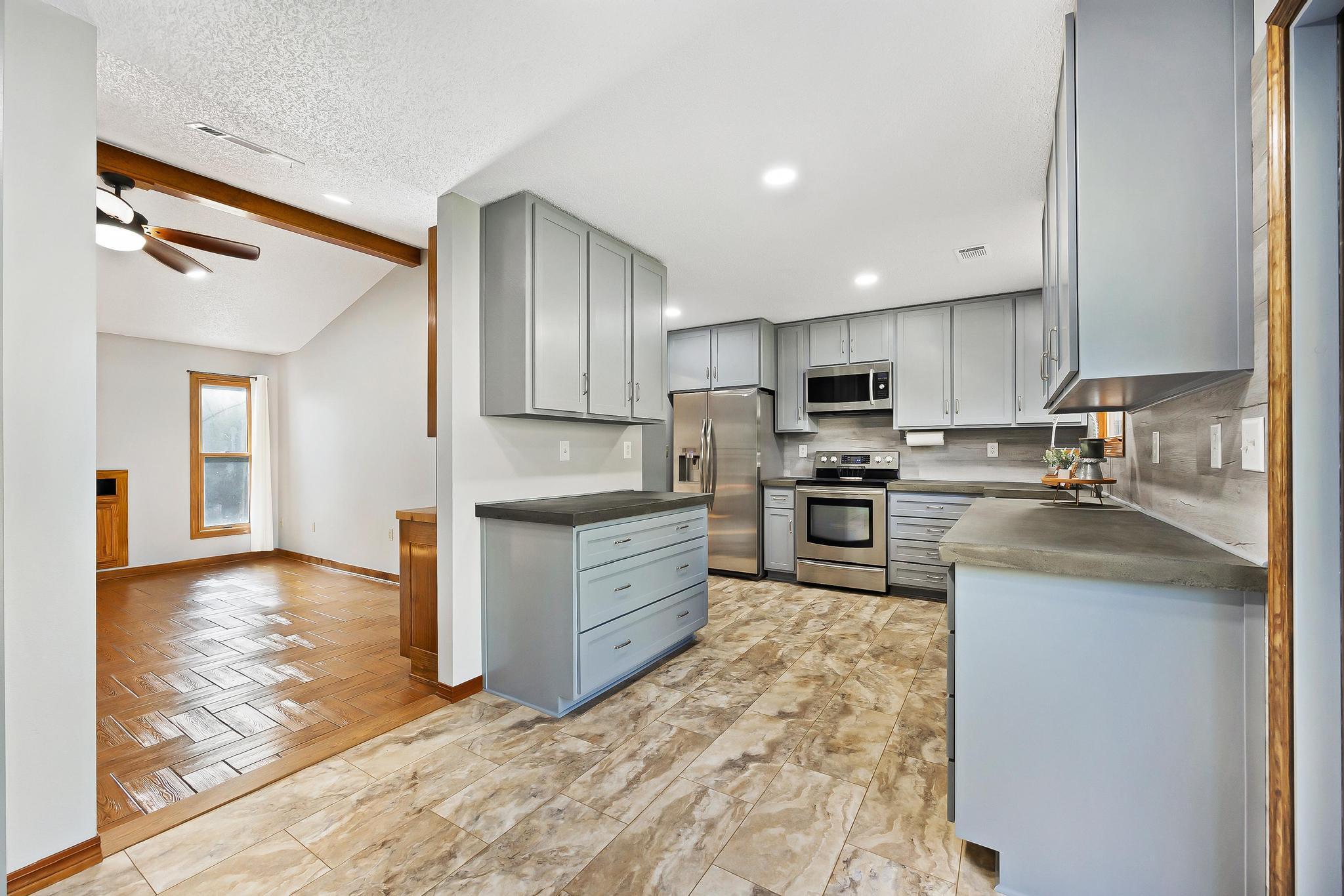 COUNTRYVIEW ESTATES 1ST ADDN - Residential