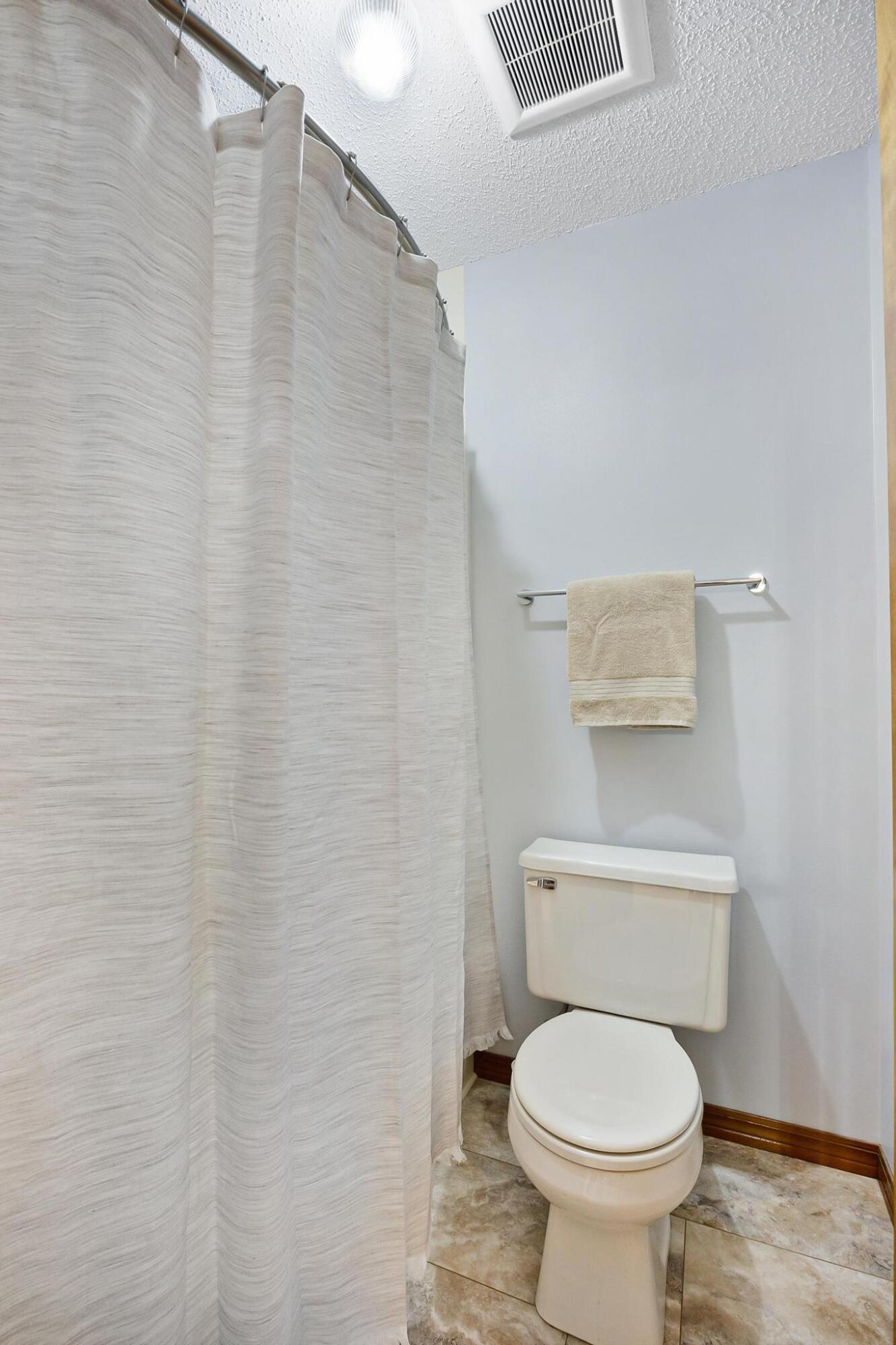 COUNTRYVIEW ESTATES 1ST ADDN - Residential