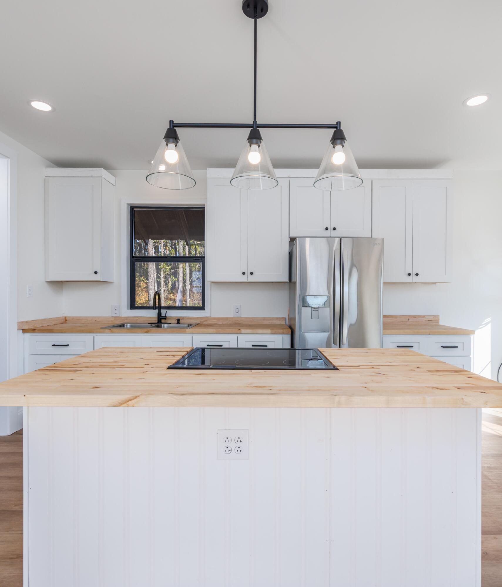 HAPPY HOLLOW - Residential