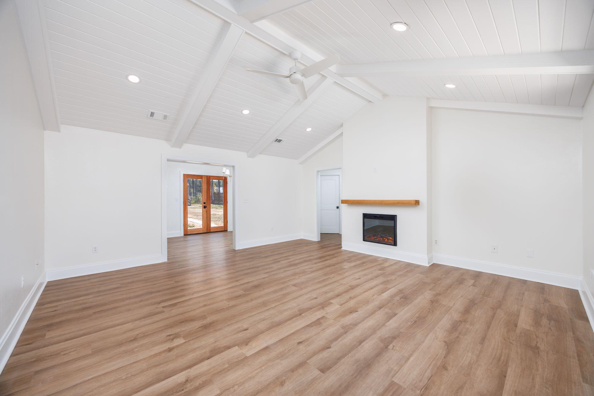 HAPPY HOLLOW - Residential